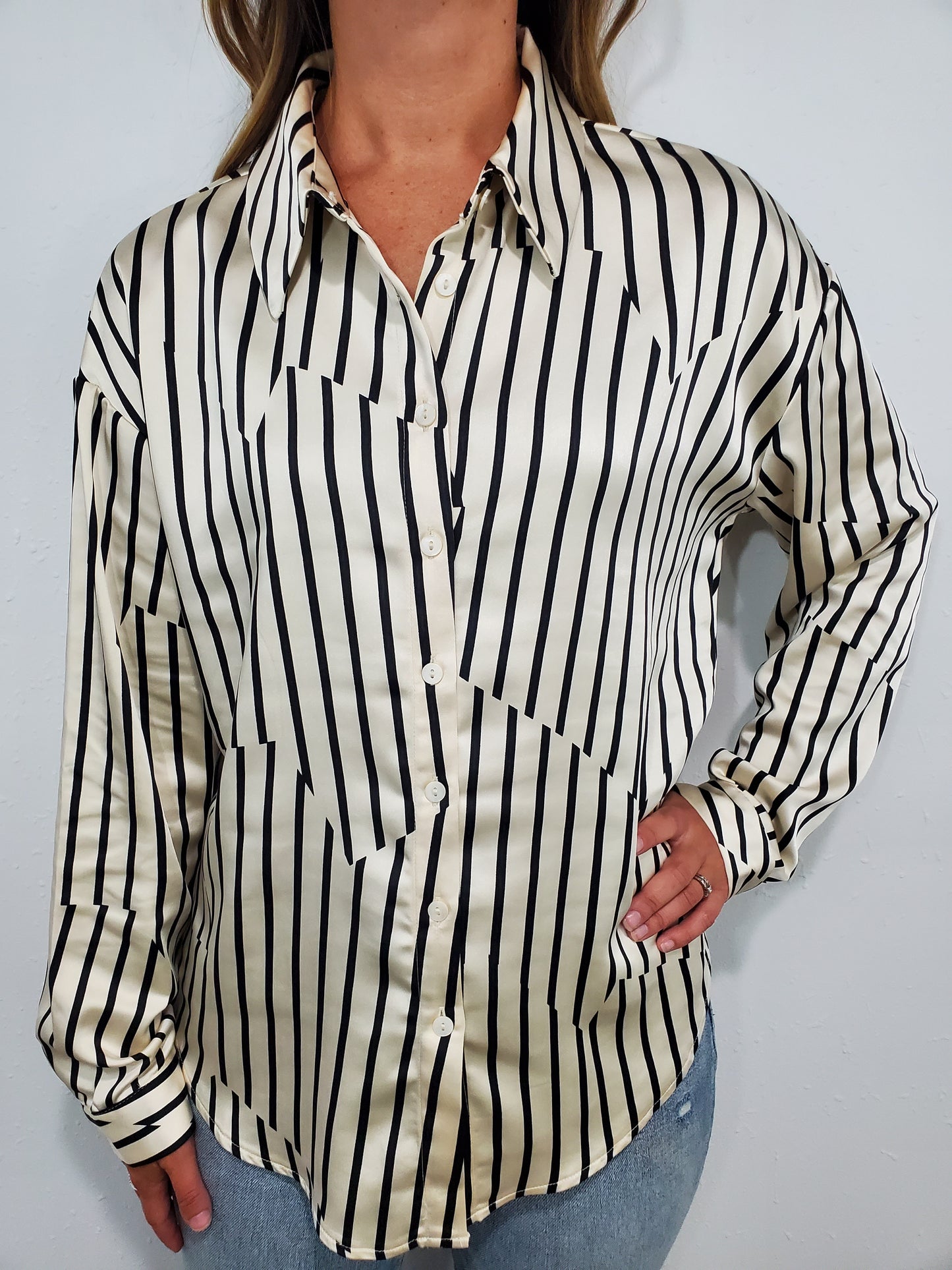 CHARLIE B SILK BUTTON DOWN BLOUSE - BLACK/CREAM
