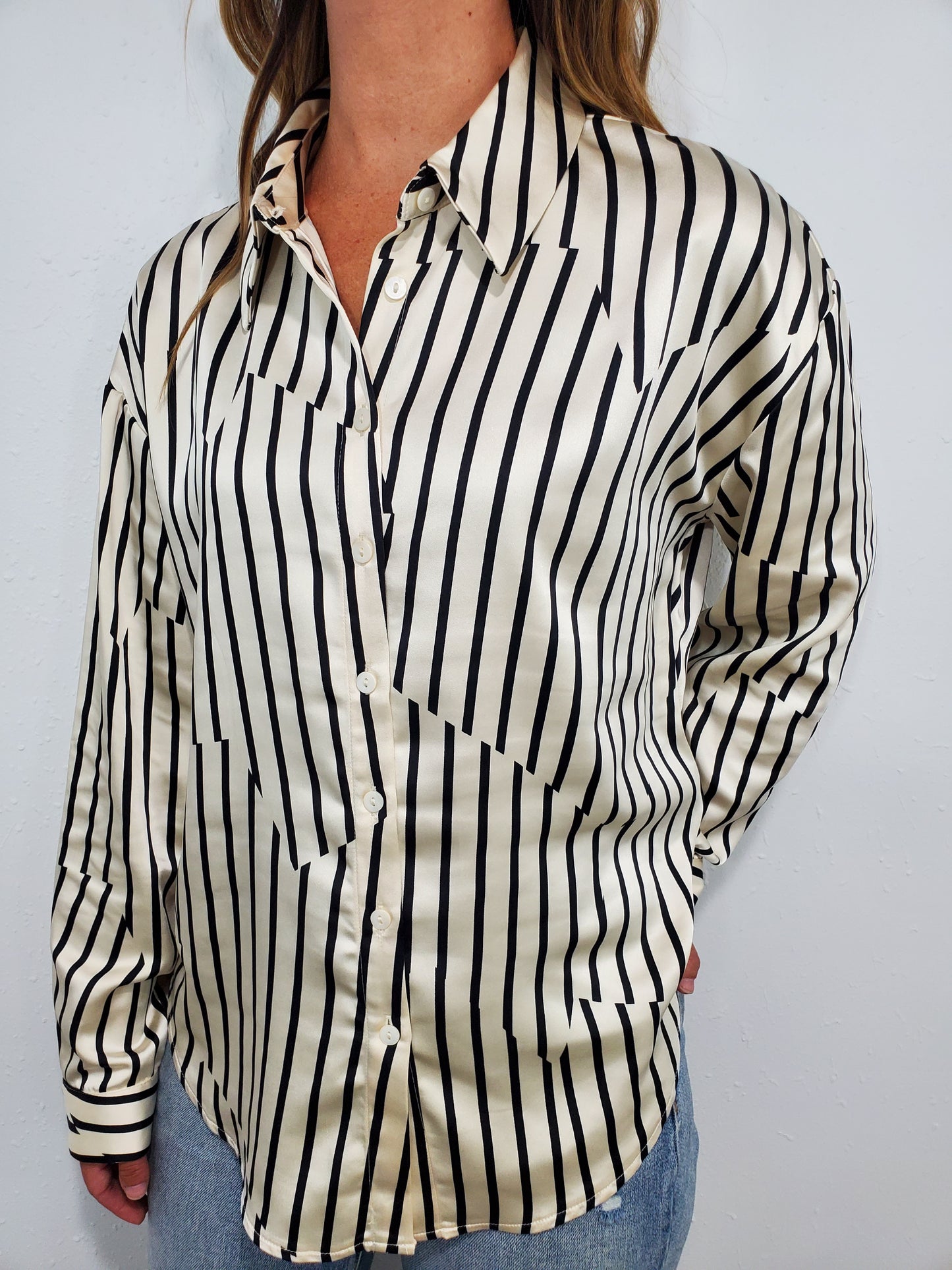 CHARLIE B SILK BUTTON DOWN BLOUSE - BLACK/CREAM