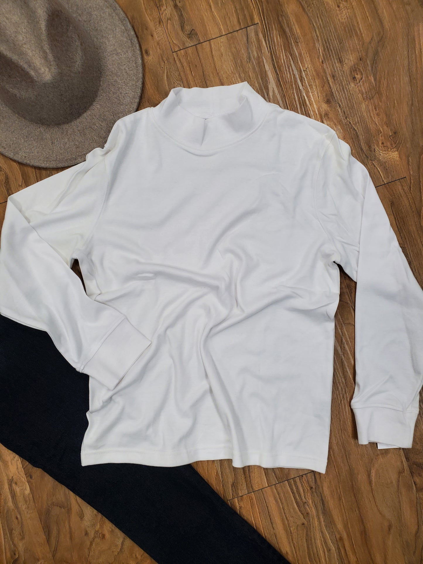BASIC MOCK NECK TEE