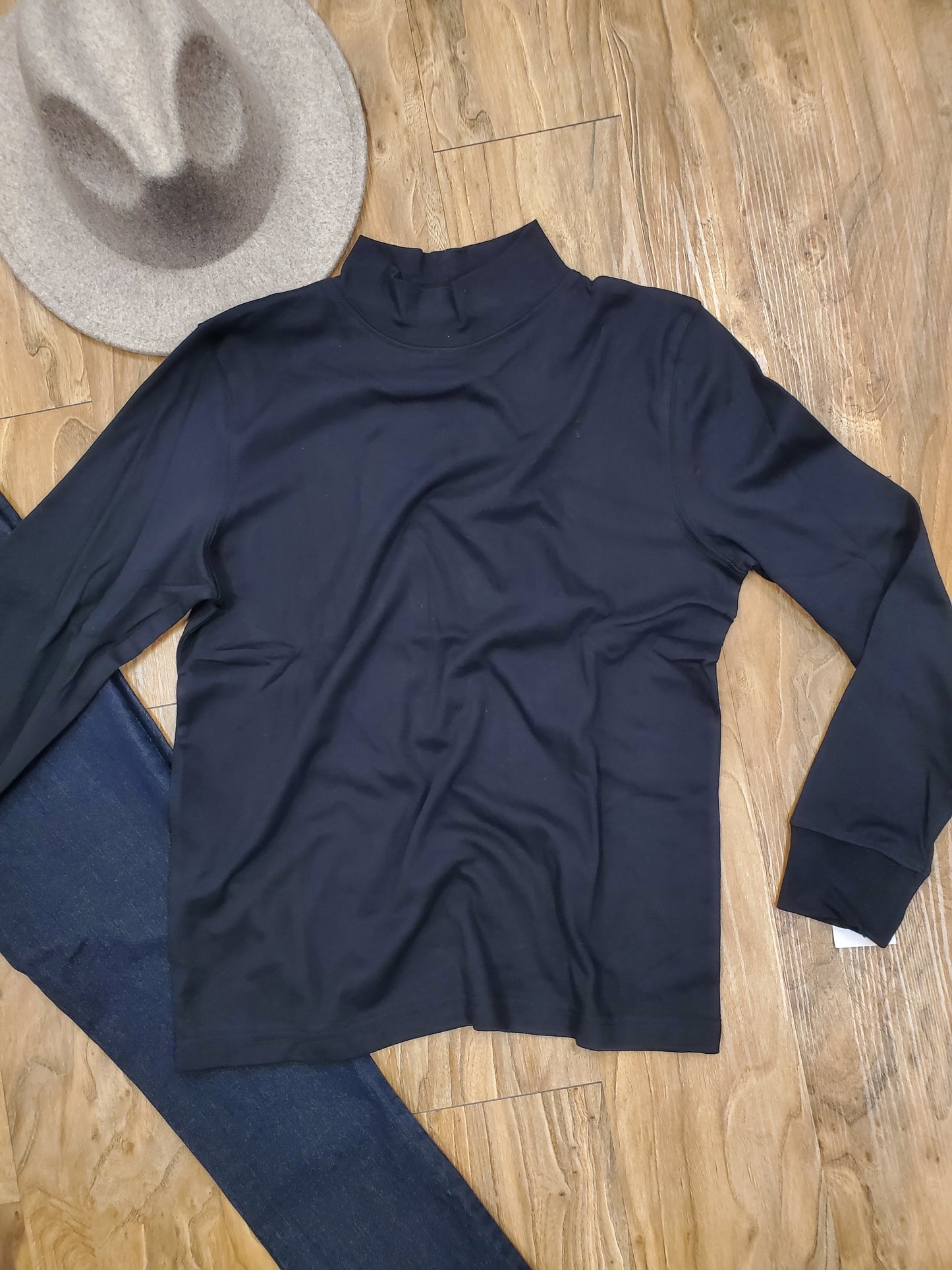 BASIC MOCK NECK TEE