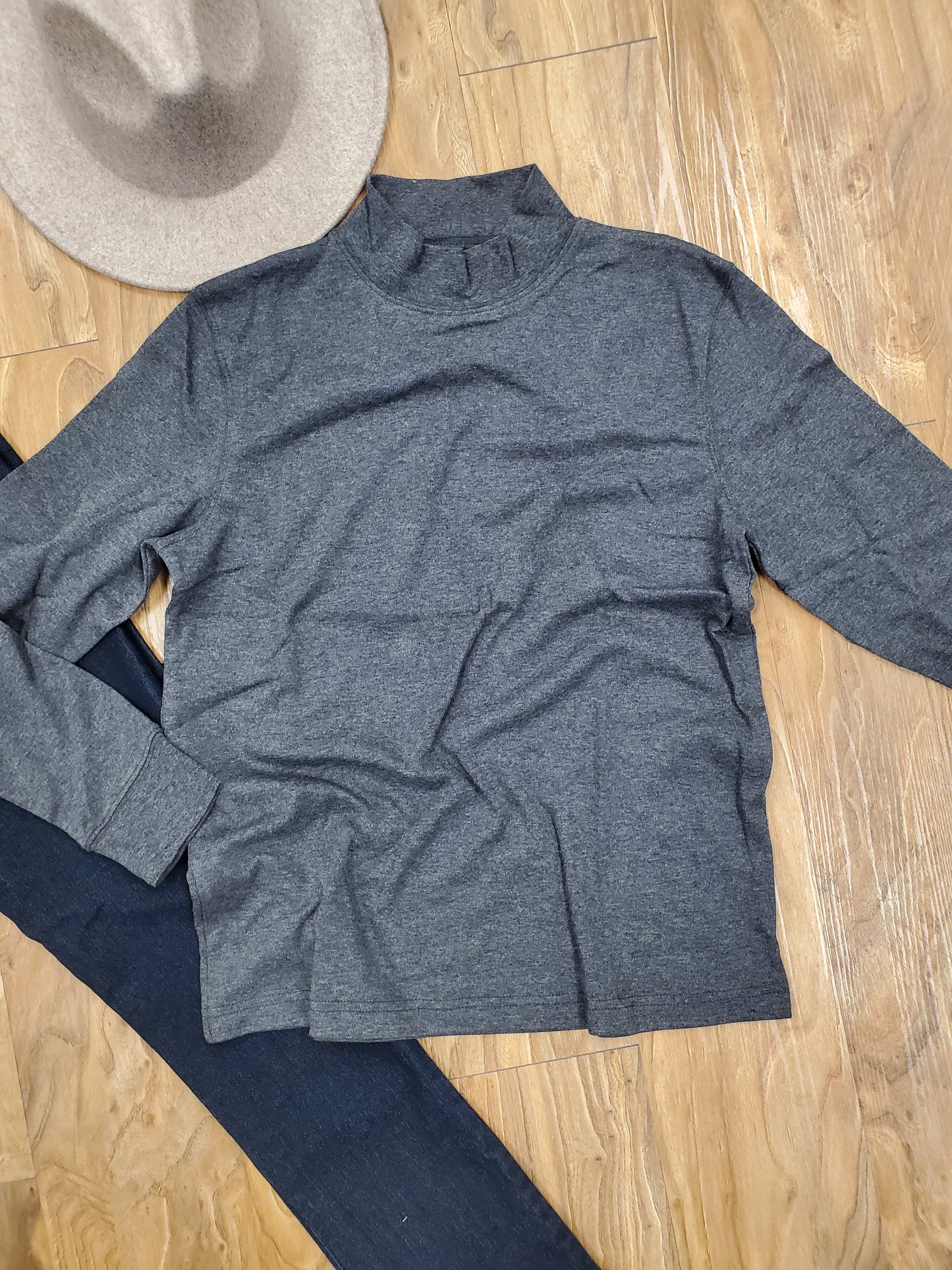 BASIC MOCK NECK TEE