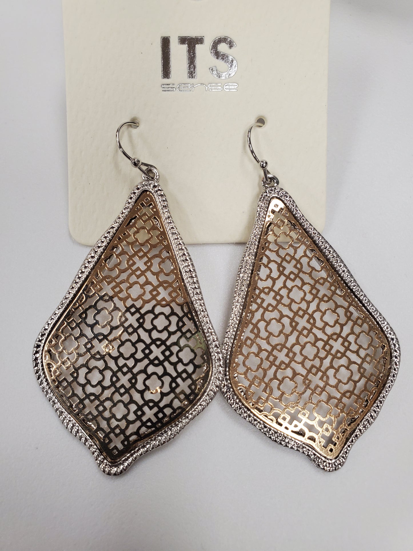 LATTICE DETAIL TEARDROP EARRING