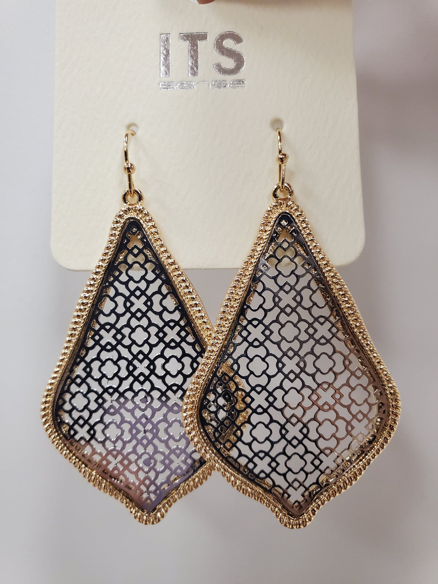 LATTICE DETAIL TEARDROP EARRING