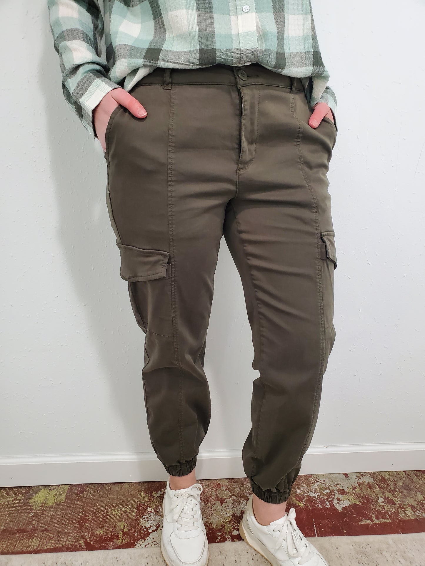 ISABEL UTILITY CHINO JOGGER - OLIVE