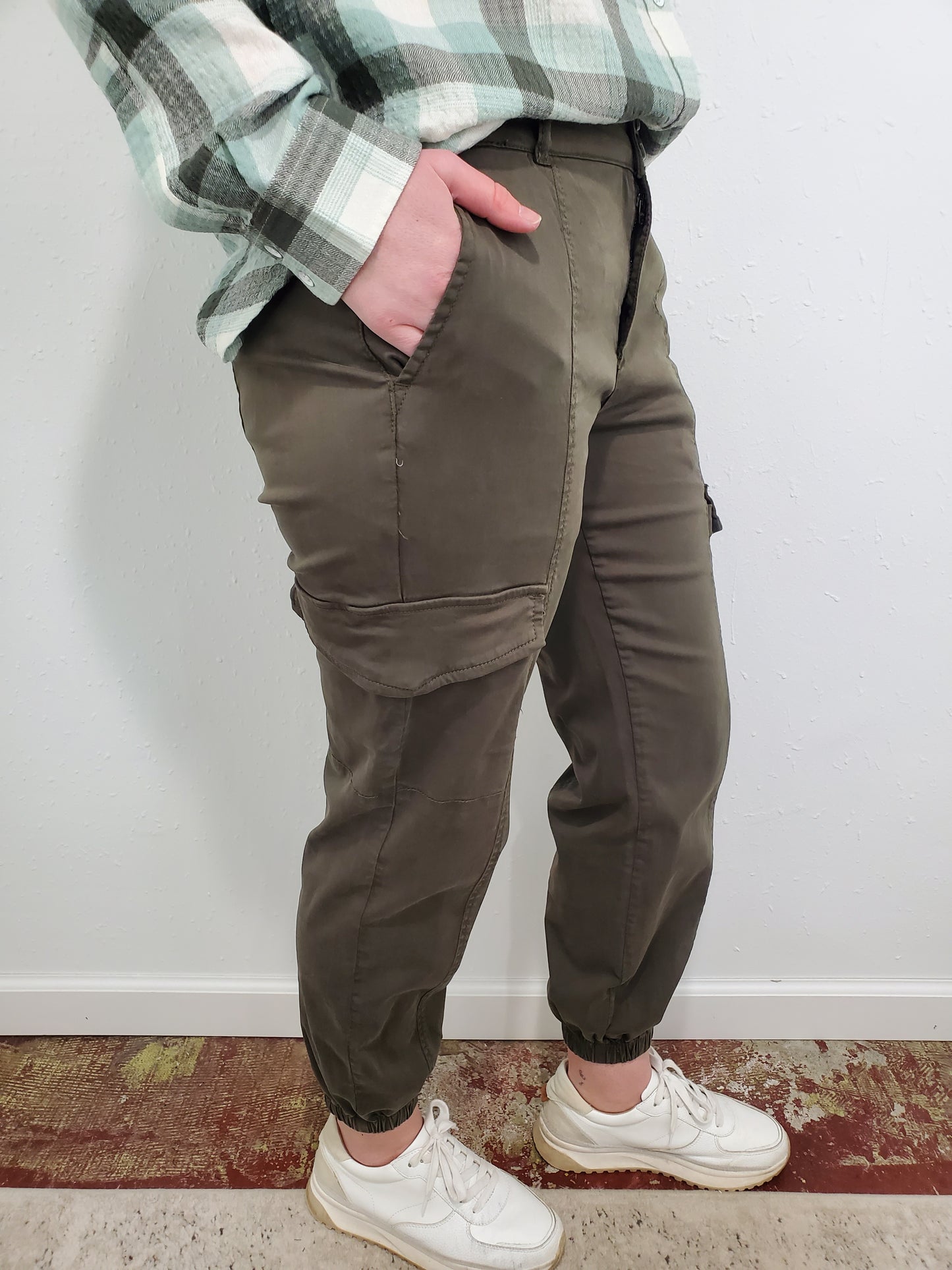 ISABEL UTILITY CHINO JOGGER - OLIVE