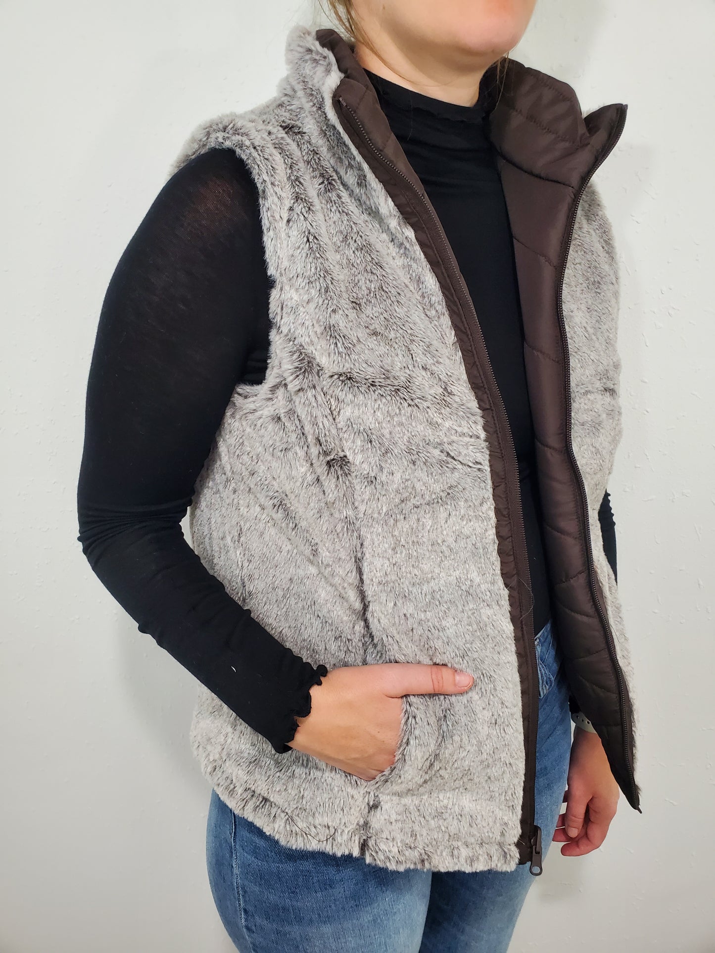 FAUX FUR REVERSIBLE VEST - BROWN