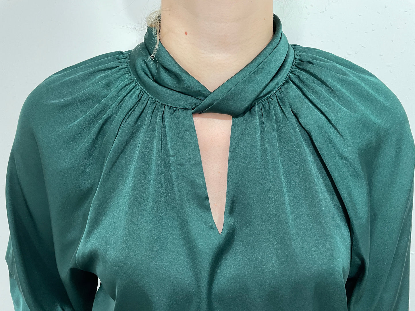 TWISTED LOVE SILKY TOP - HUNTER GREEN