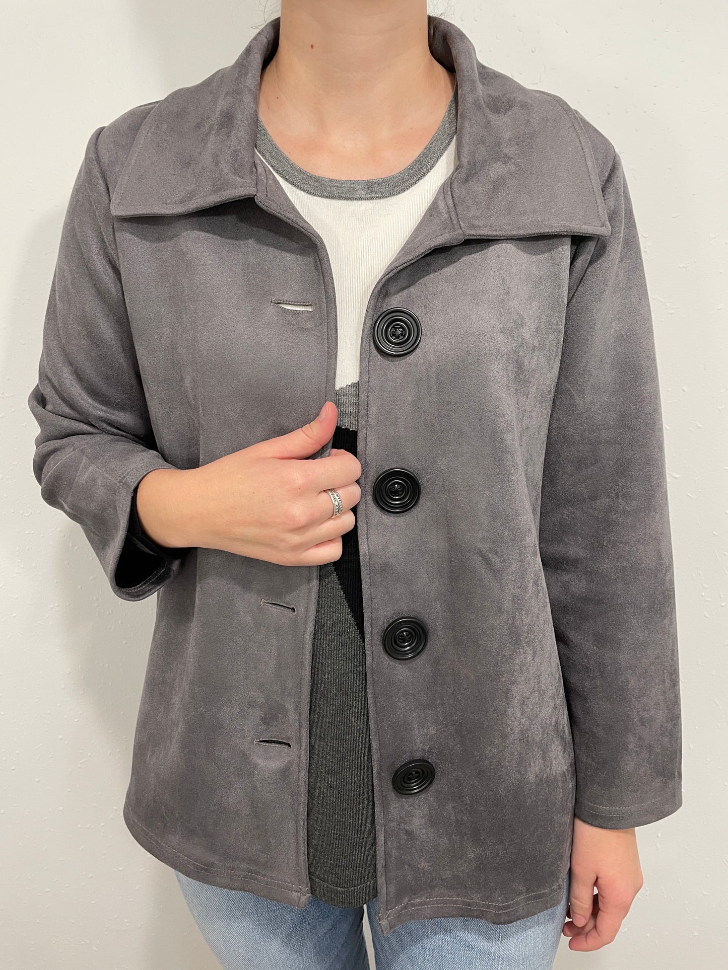 BIG BUTTON SUEDE JACKET - GREY
