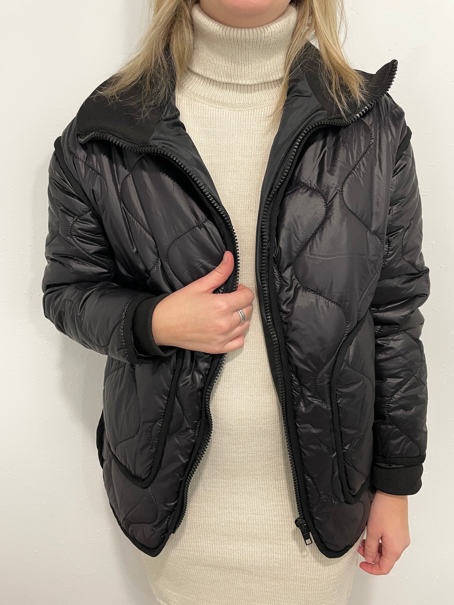 ARABELLA OVERSIZED PUFFER JACKET - BLACK