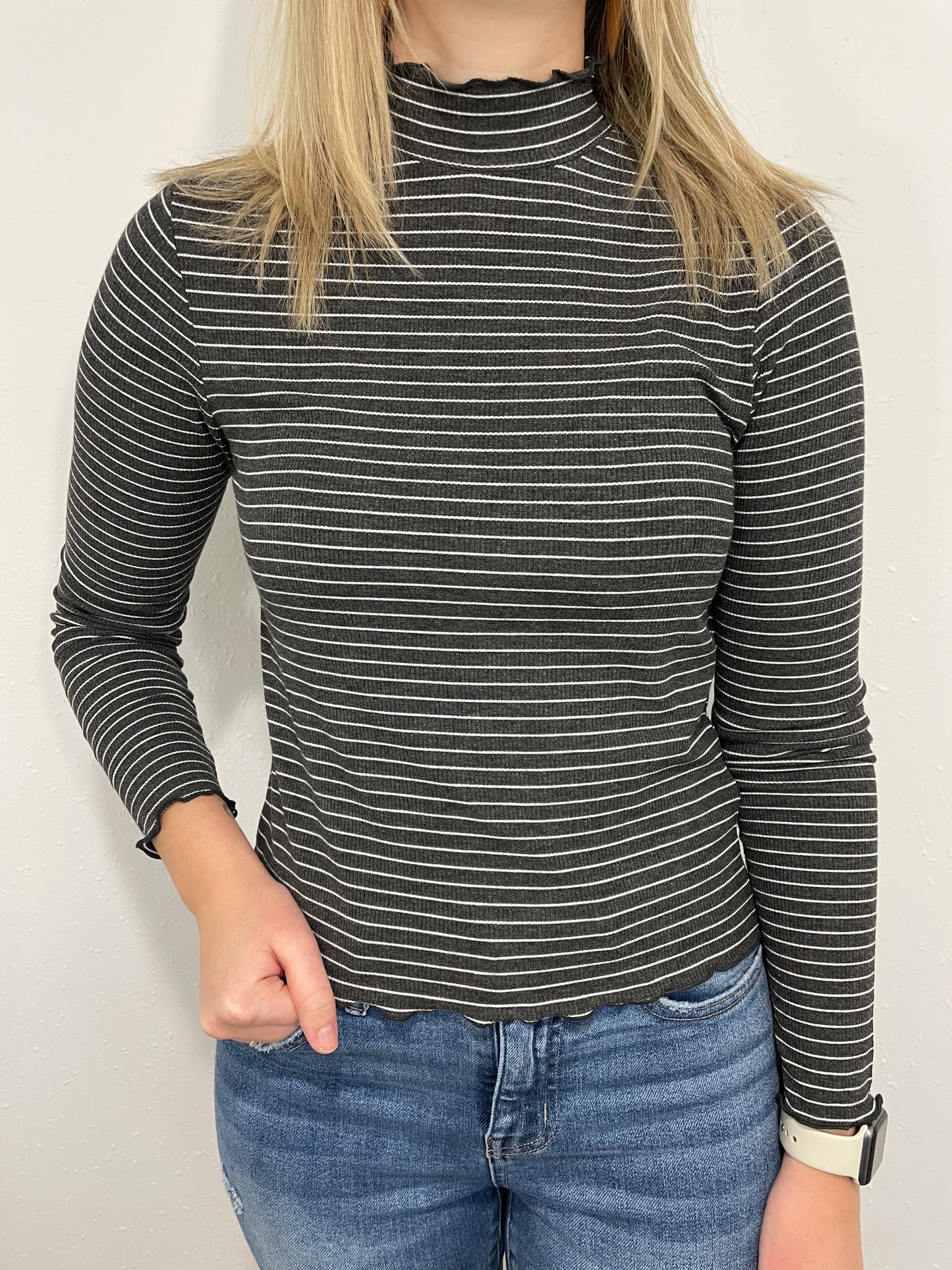 ALEENE RIBBED LETTUCE TRIM TOP - CHARCOAL/WHITE