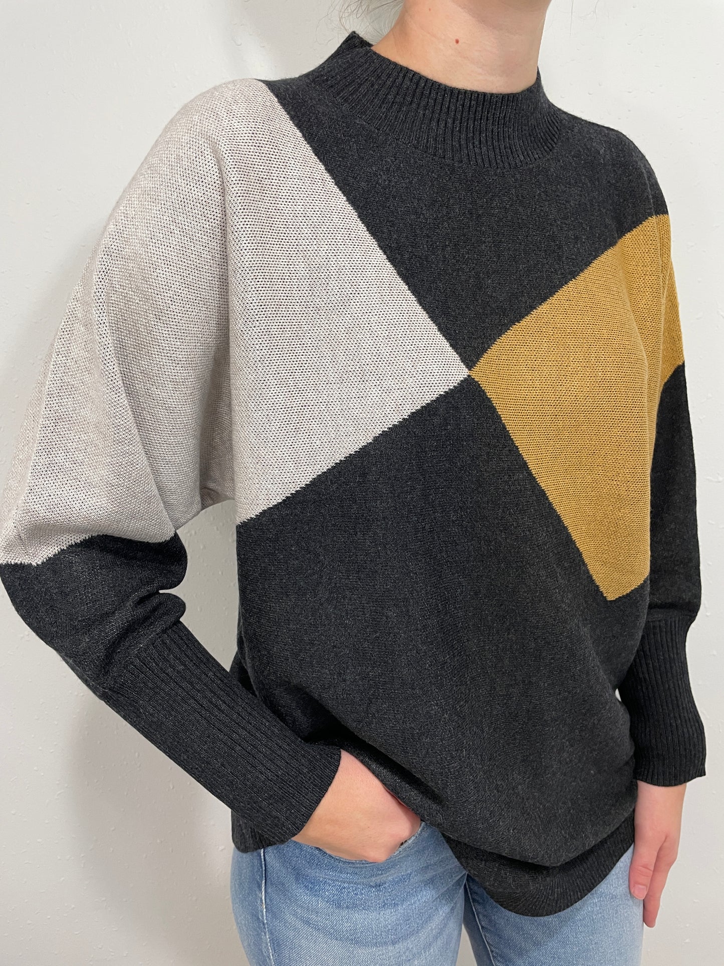 TIL THE END COLORBLOCK SWEATER - BLACK/MUSTARD