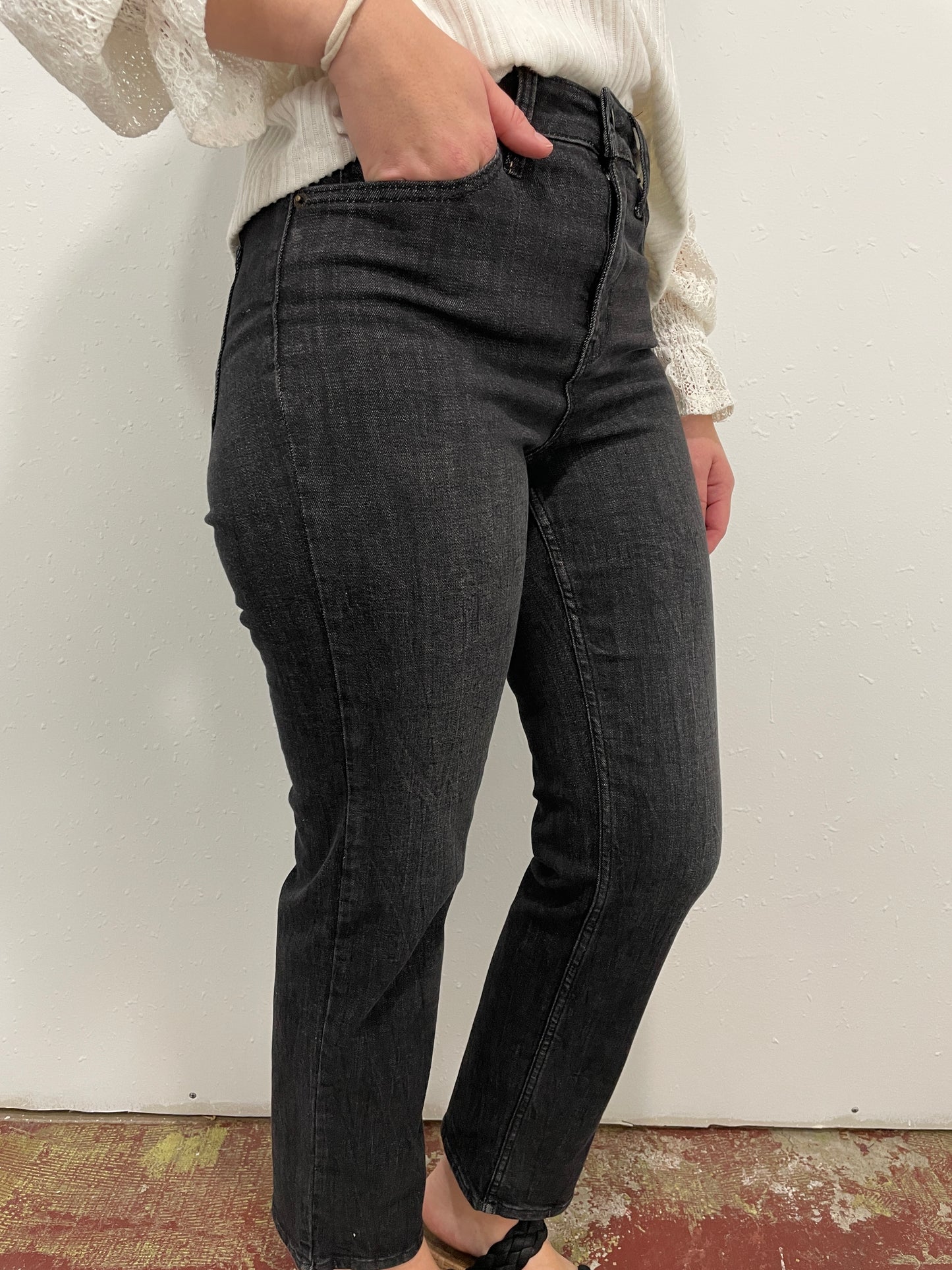 JOPLIN HIGH RISE STRAIGHT LEG JEAN - WASHED BLACK