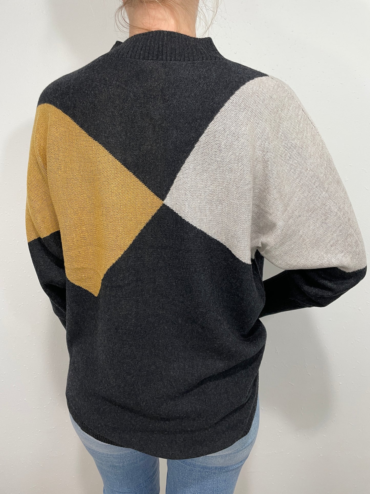 TIL THE END COLORBLOCK SWEATER - BLACK/MUSTARD