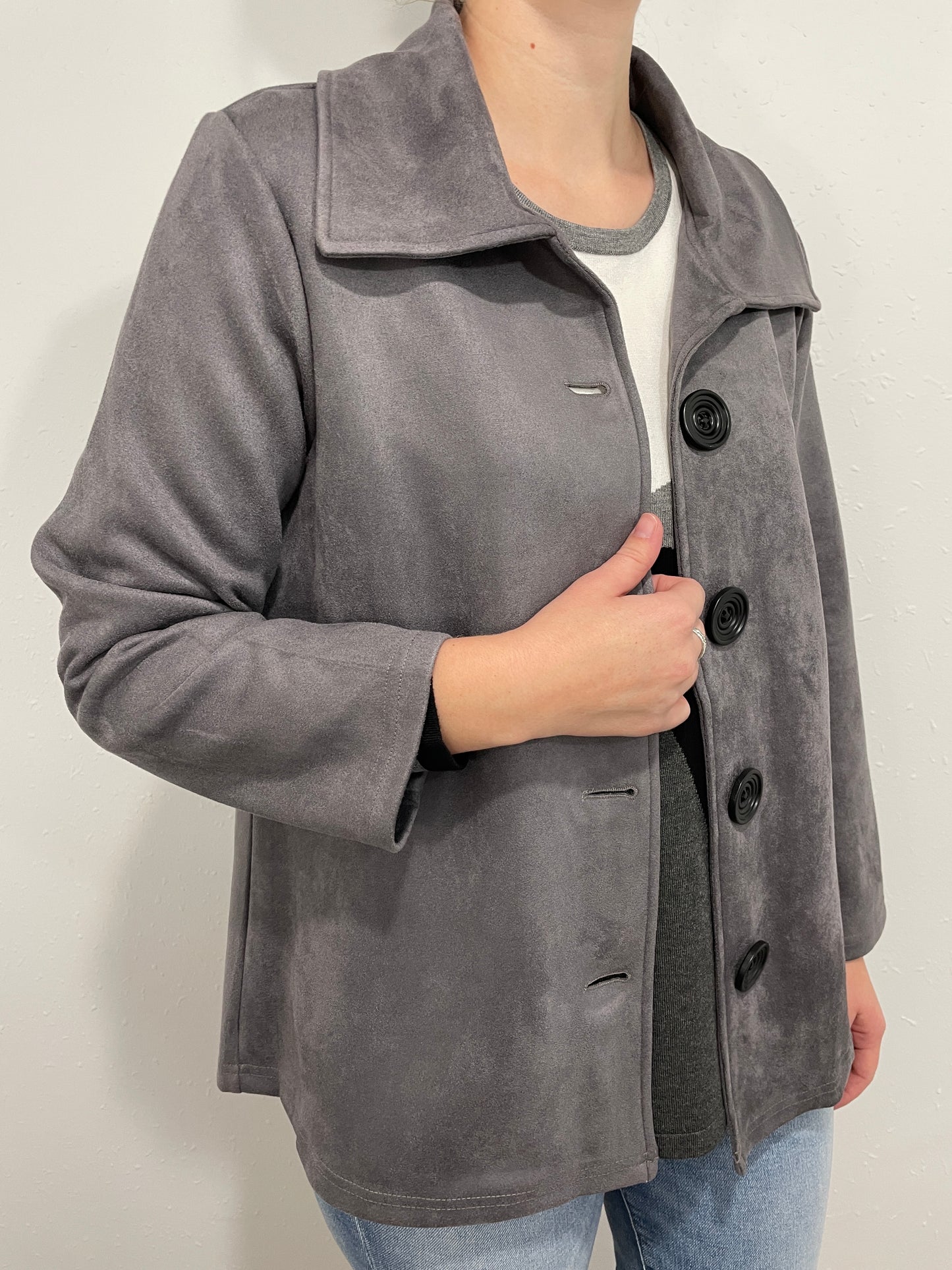BIG BUTTON SUEDE JACKET - GREY
