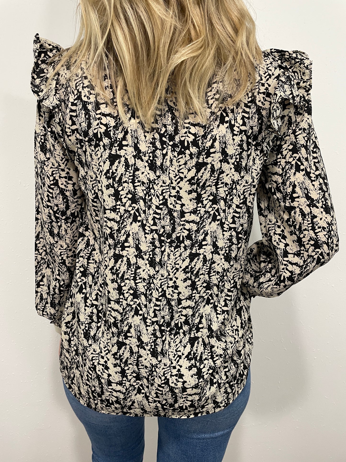 LEVEL UP RUFFLE TOP - BLACK/TAUPE
