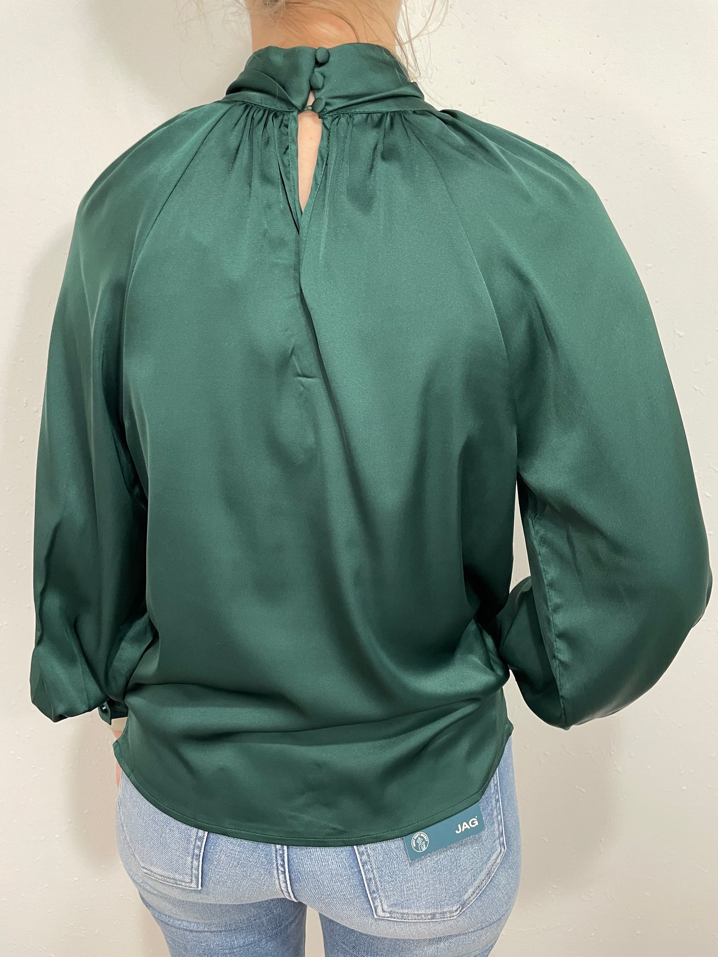 TWISTED LOVE SILKY TOP - HUNTER GREEN