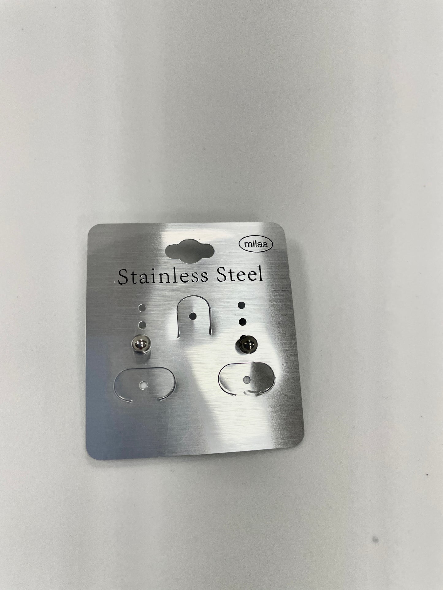 SIMPLE STUD EARRING