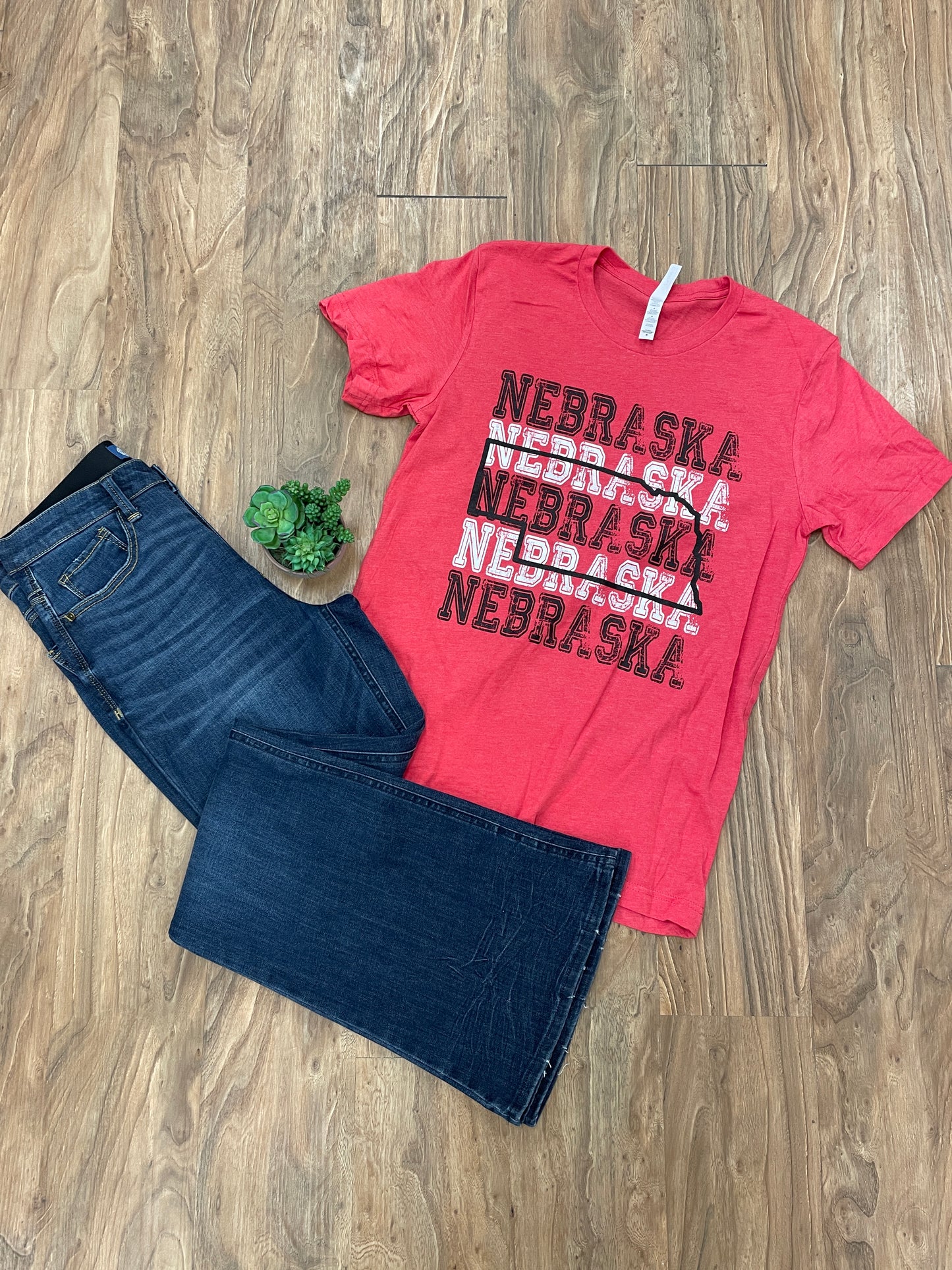 NEBRASKA STACKED TEE - HEATHER RED