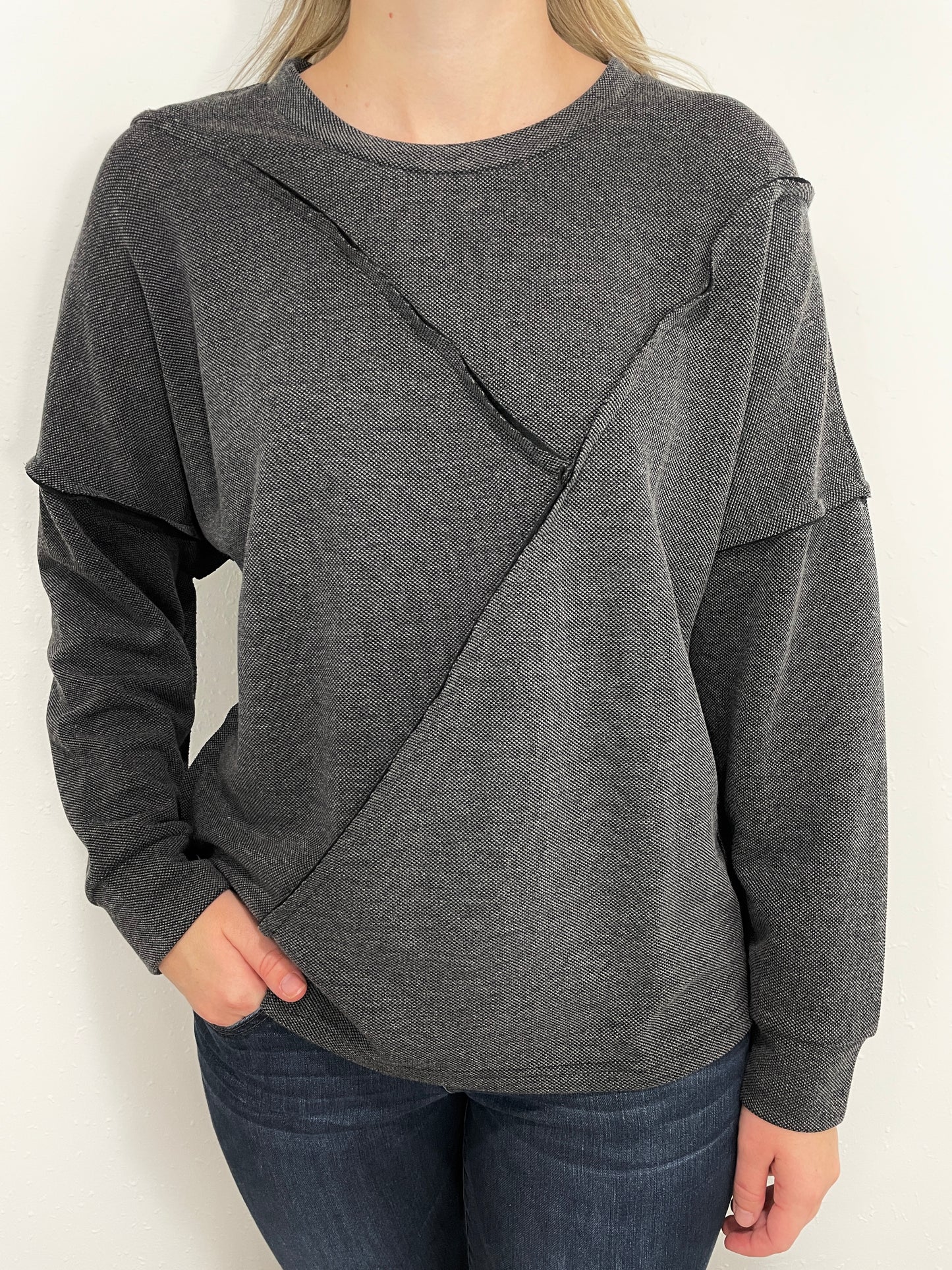 RAW EDGE DETAILED KNIT TOP - WASHED BLACK