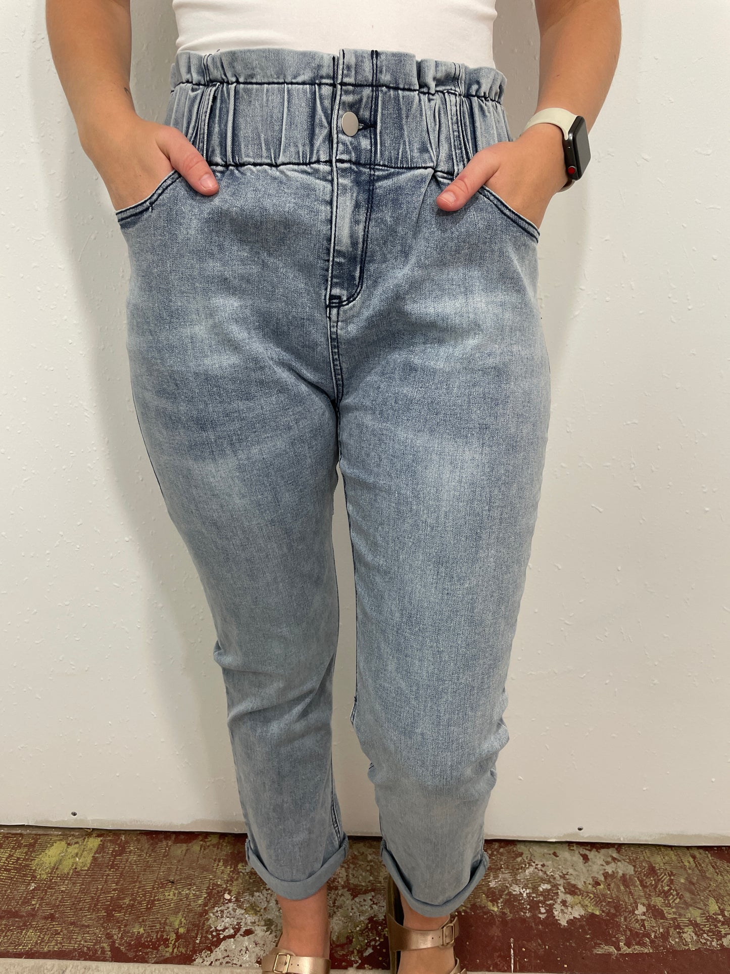 WIDE WAIST GATHERED JEANS - LIGHT DENIM