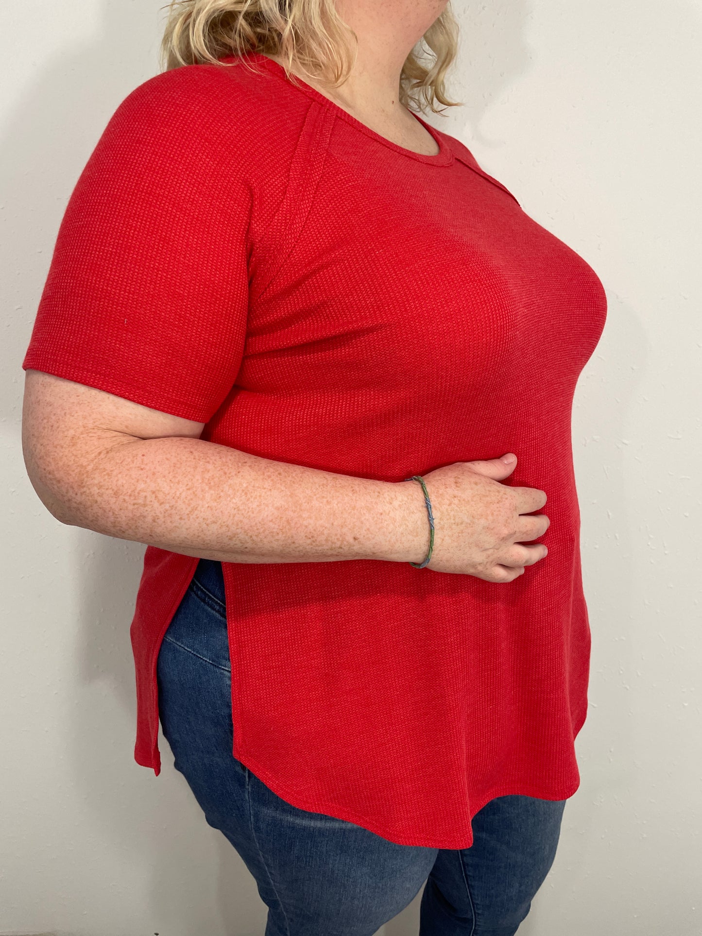 BASIC WAFFLE KNIT TEE - CURVY