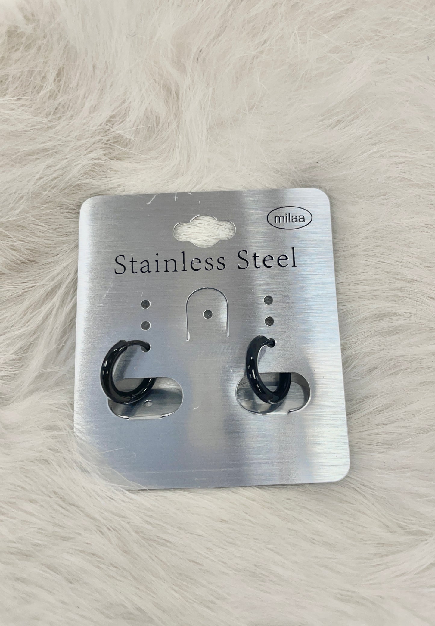 SMALL HUGGIE HOOPS