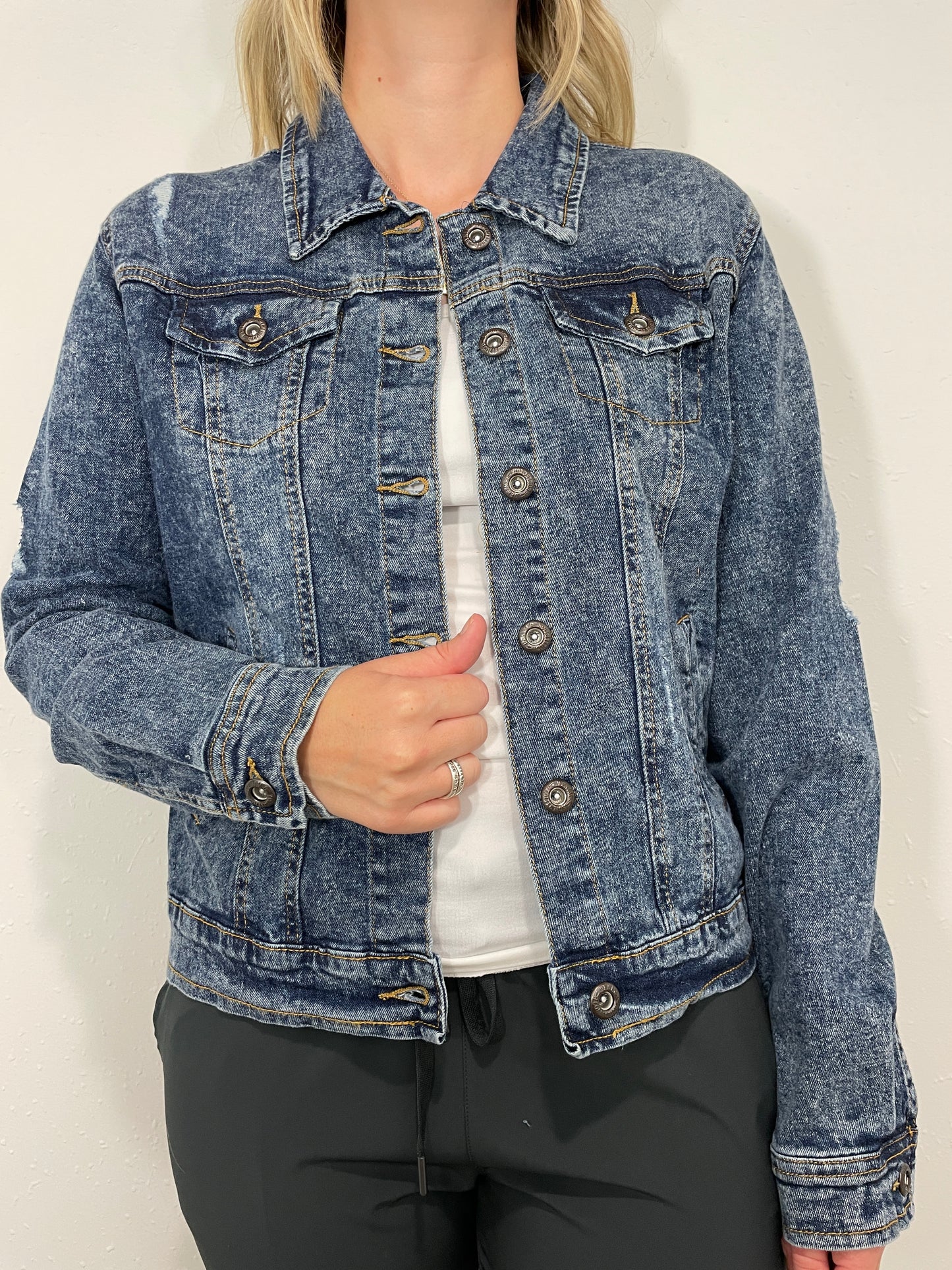 IN DISTRESS DENIM JACKET