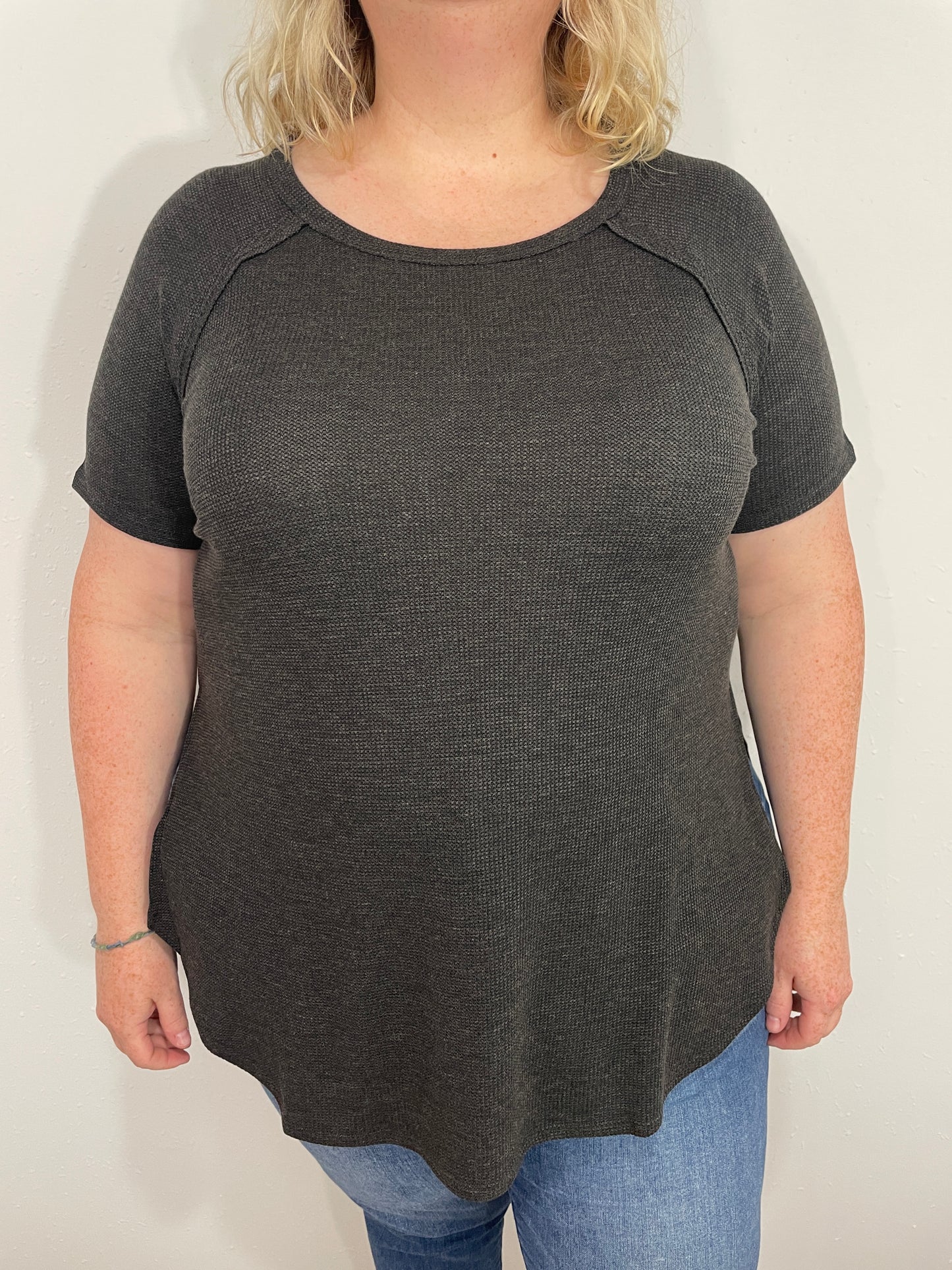 BASIC WAFFLE KNIT TEE - CURVY