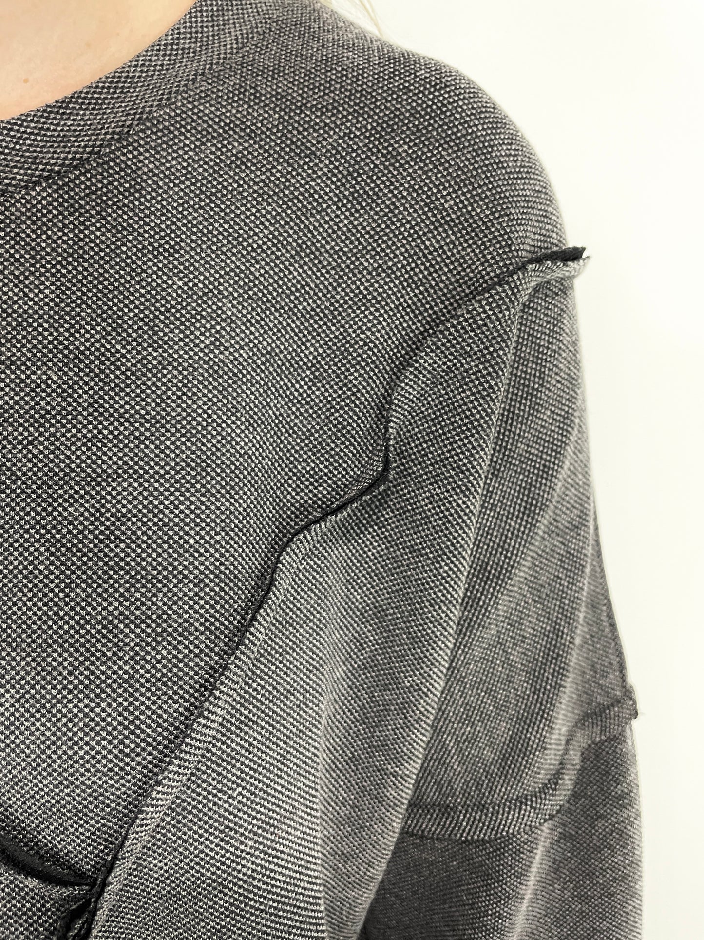 RAW EDGE DETAILED KNIT TOP - WASHED BLACK