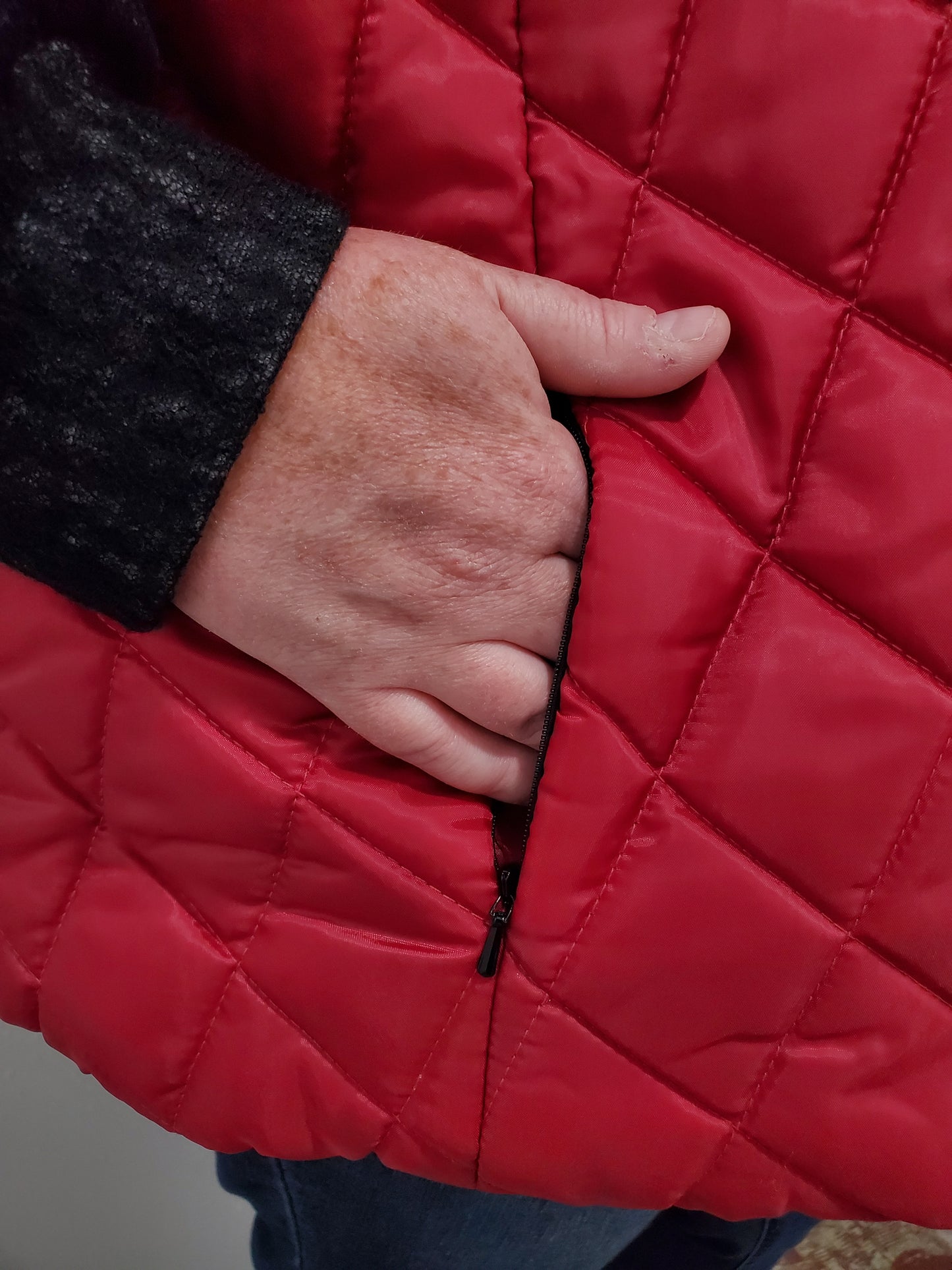 CLASSIC QUILTED PUFFER VEST