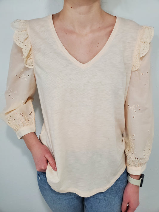 EYELET SLEEVE TOP - MACADEMIA