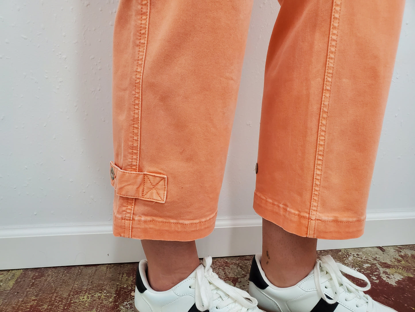 CHARLIE B CROPPED PULL ON TWILL PANTS - TANGERINE