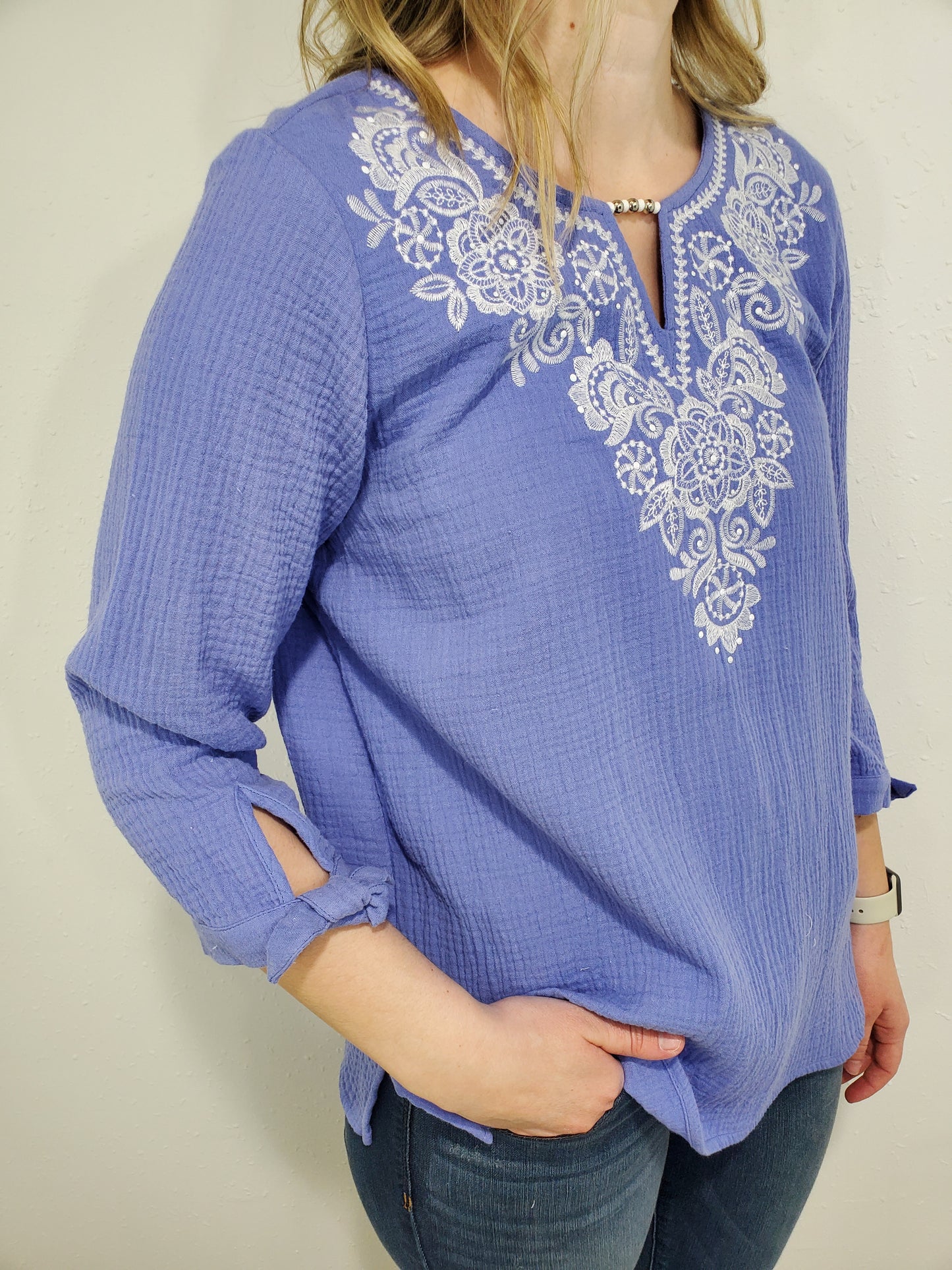 EMBROIDERED TIE SLEEVE TOP - LILAC