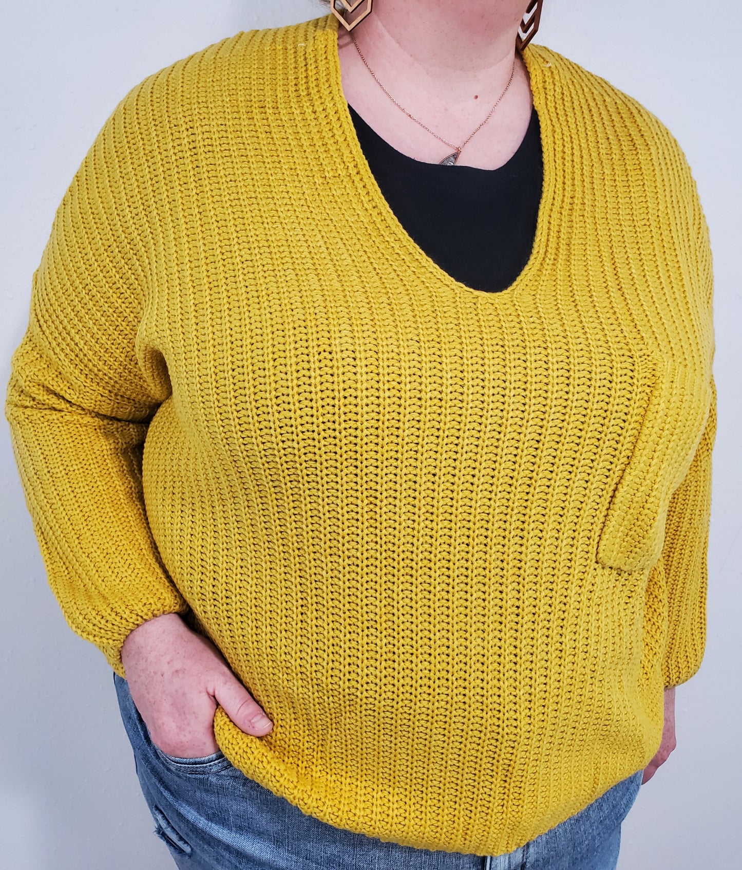 SOFT THREAD V NECK SWEATER - MUSTARD - CURVY