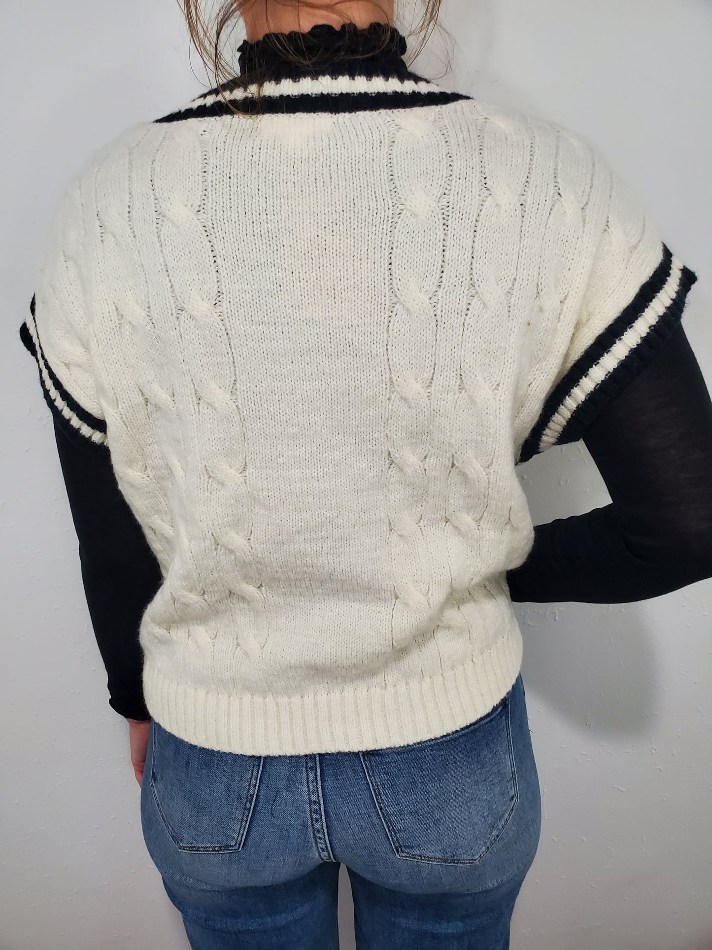 CLASSIC CABLE KNIT SWEATER VEST - CREAM/BLACK