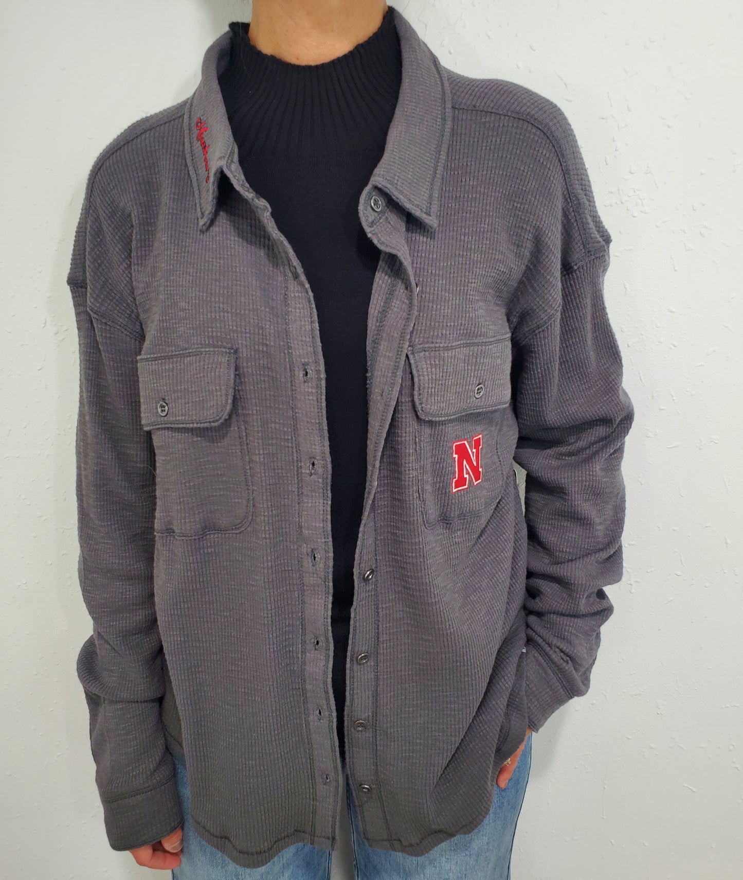 NEBRASKA WAFFLE BUTTON DOWN - CHARCOAL