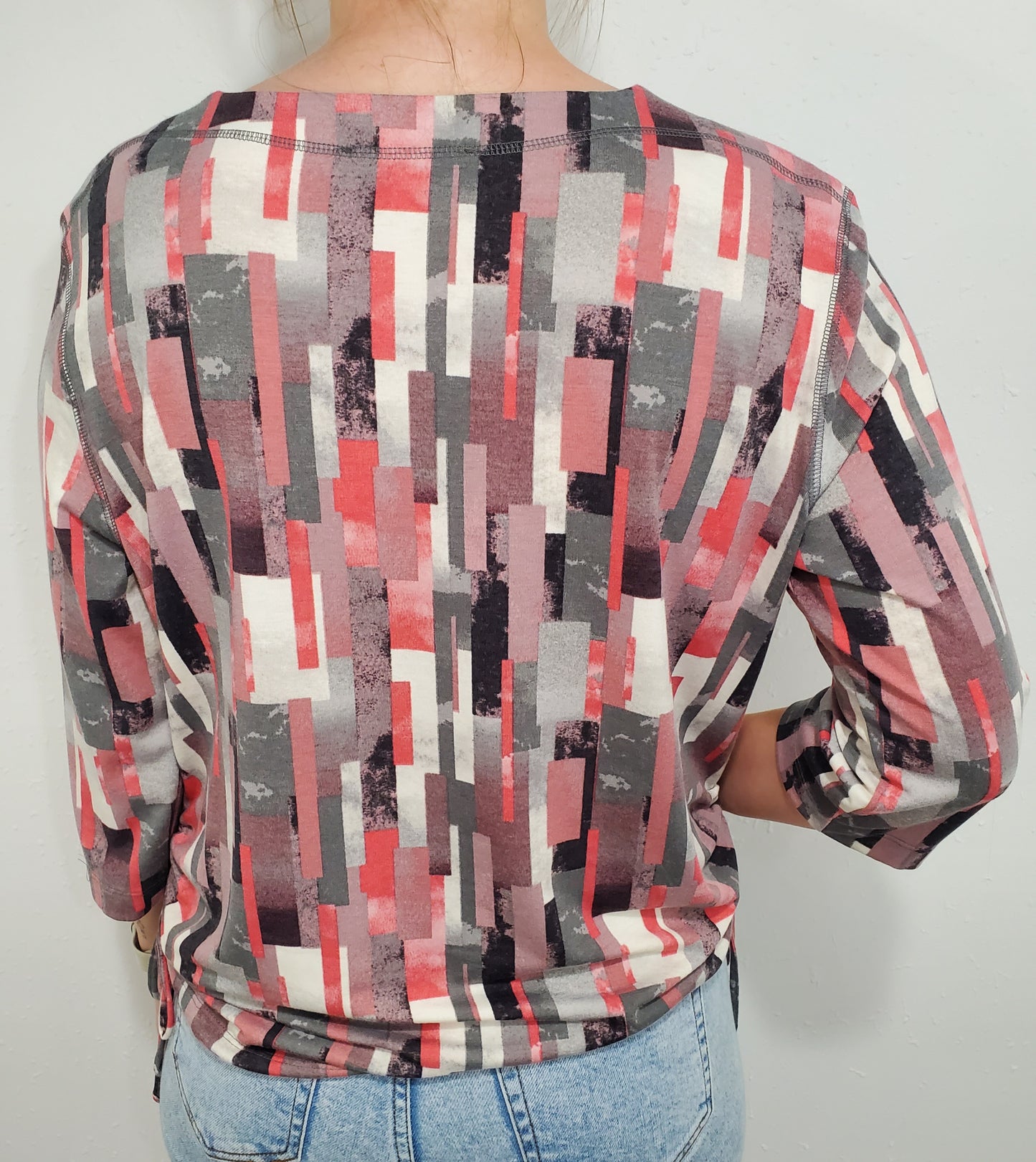 GEO PRINT SIDE TIE TOP - ROSE/GREY