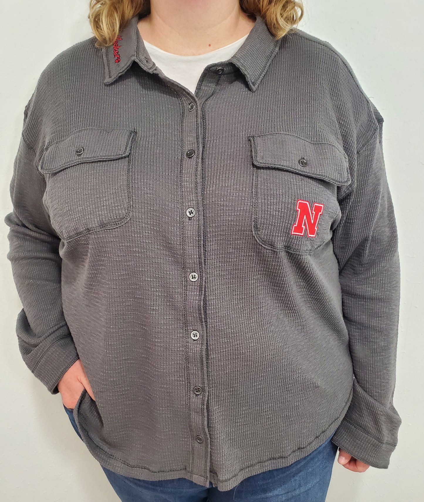 NEBRASKA WAFFLE BUTTON DOWN - CHARCOAL