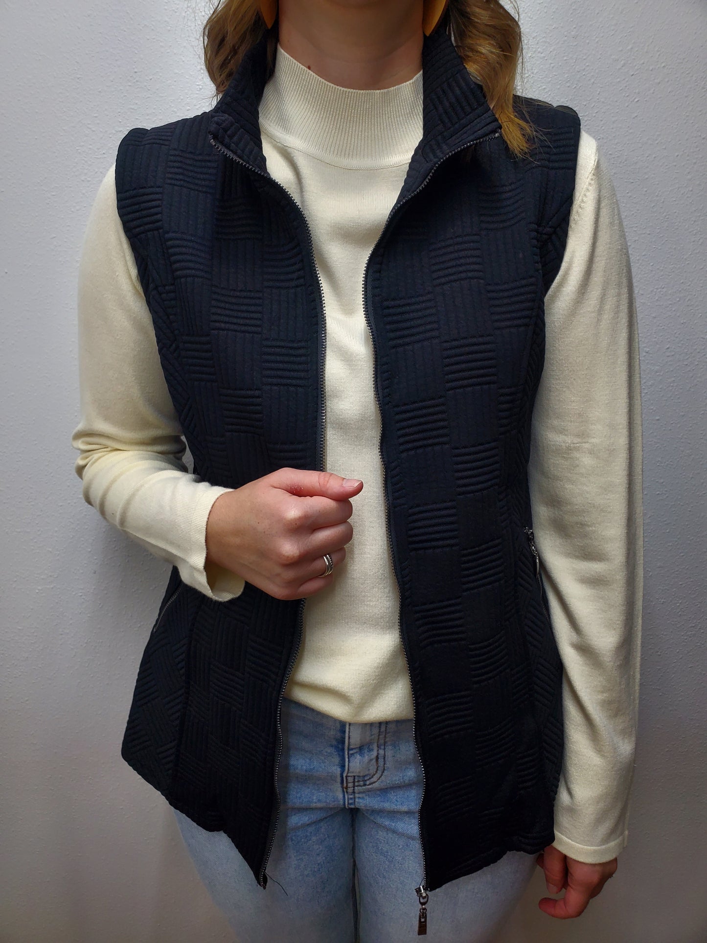 CHECKERED TEXTURE VEST - BLACK