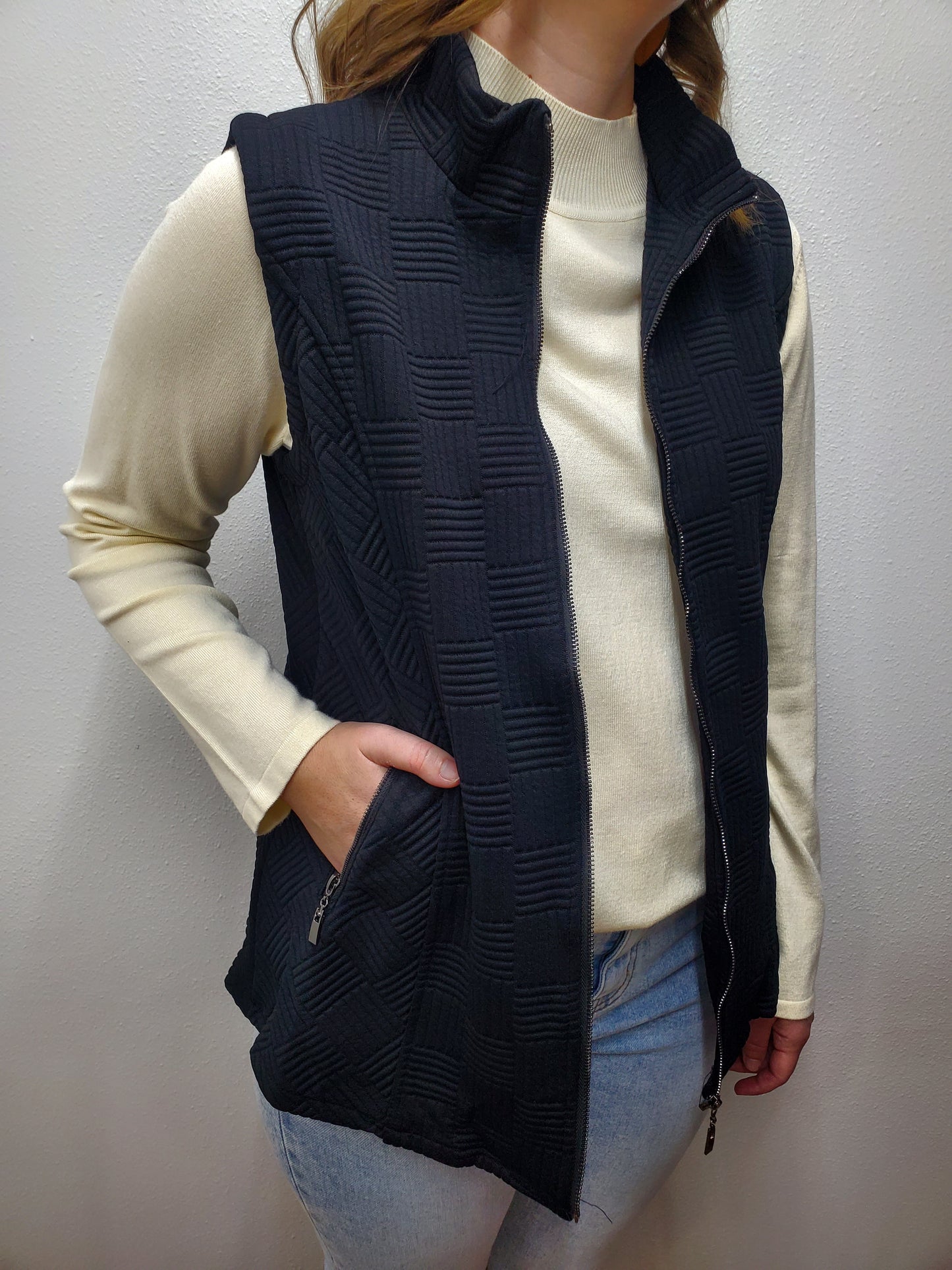 CHECKERED TEXTURE VEST - BLACK