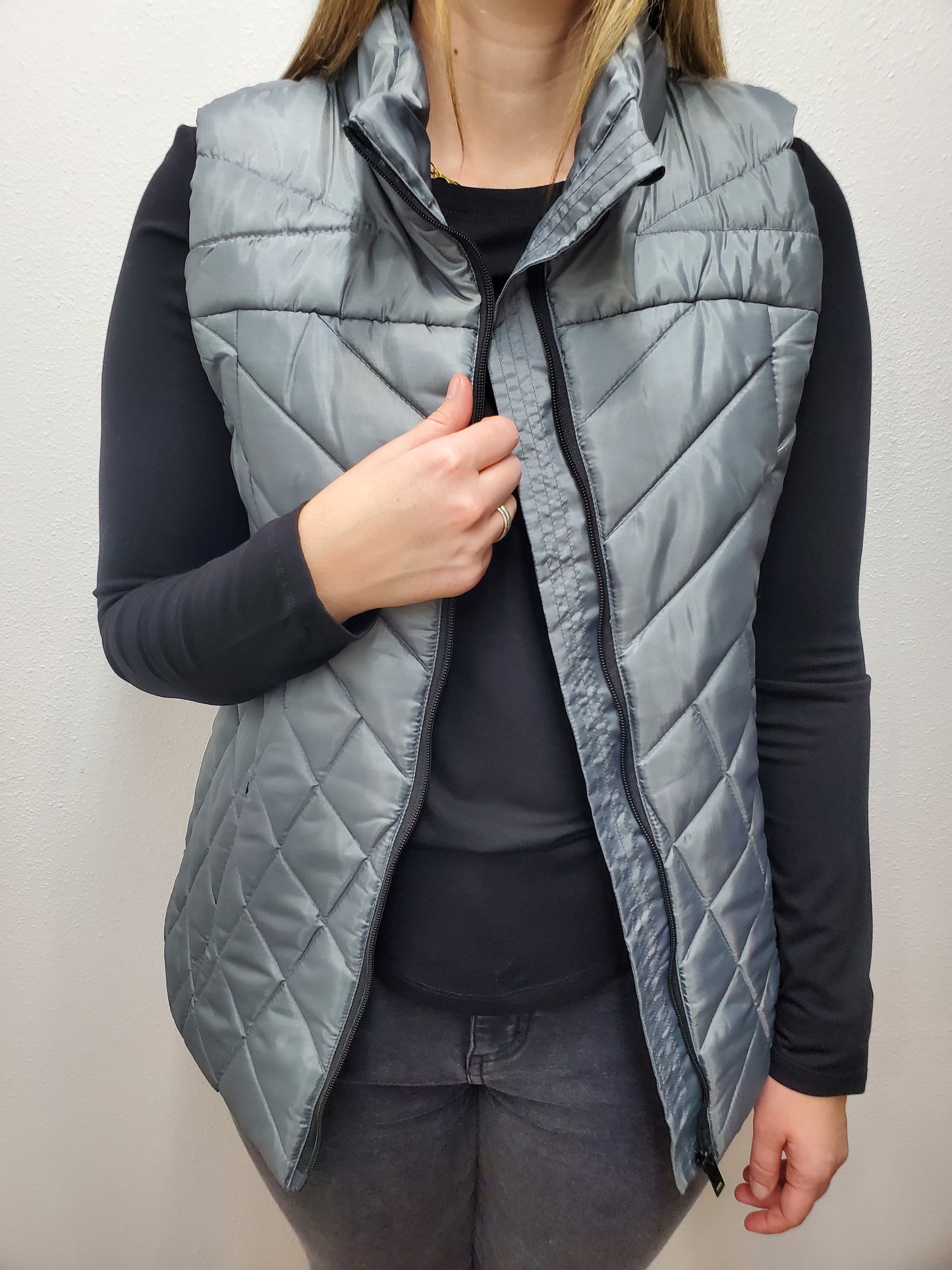 HIT THE SLOPES PUFFER VEST - GREY