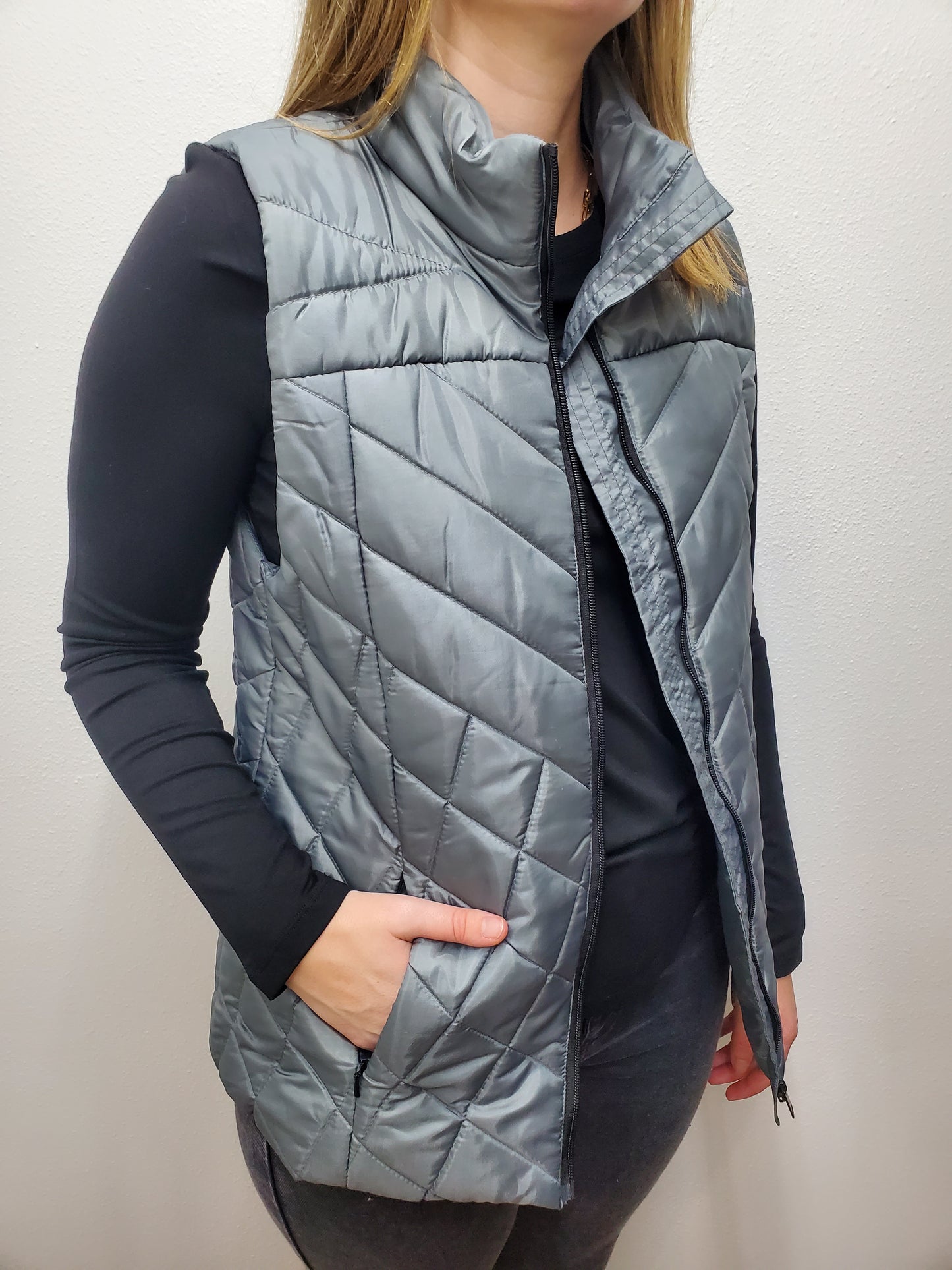 HIT THE SLOPES PUFFER VEST - GREY