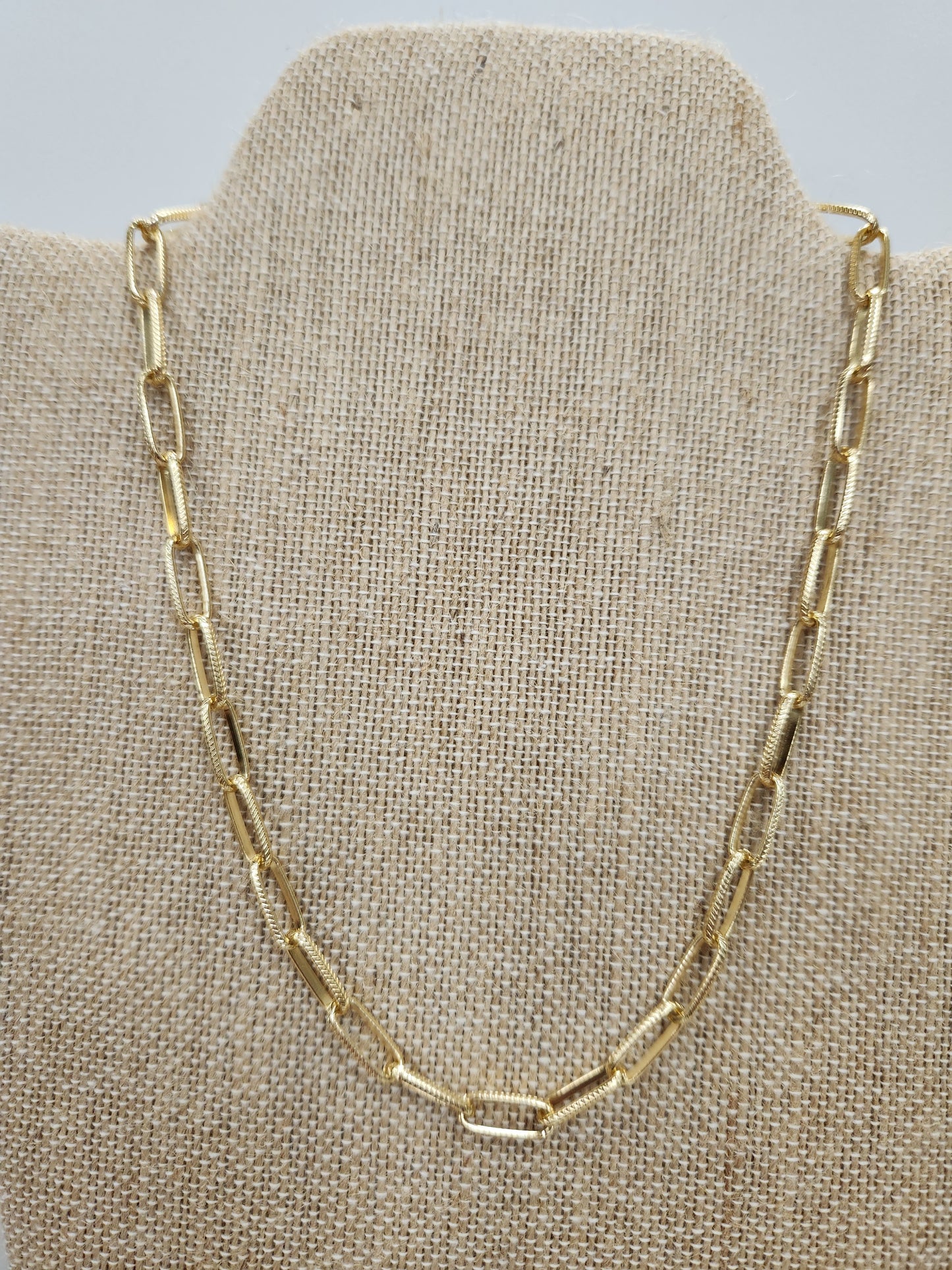 GOLD LARGE OPEN LINK CHAIN