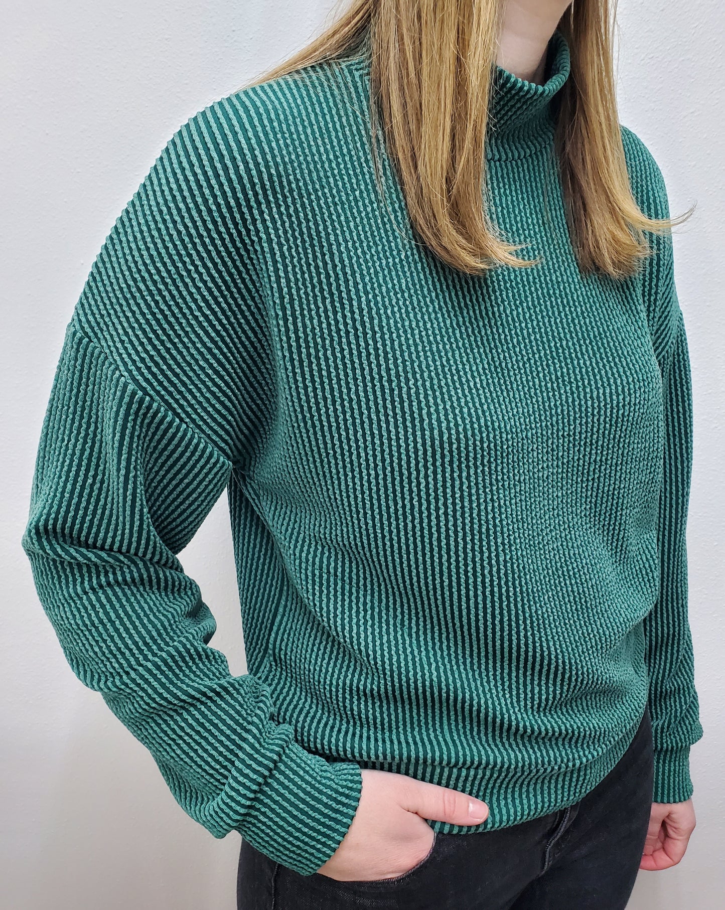 RIBBED MOCK NECK TOP - HUNTER GREEN