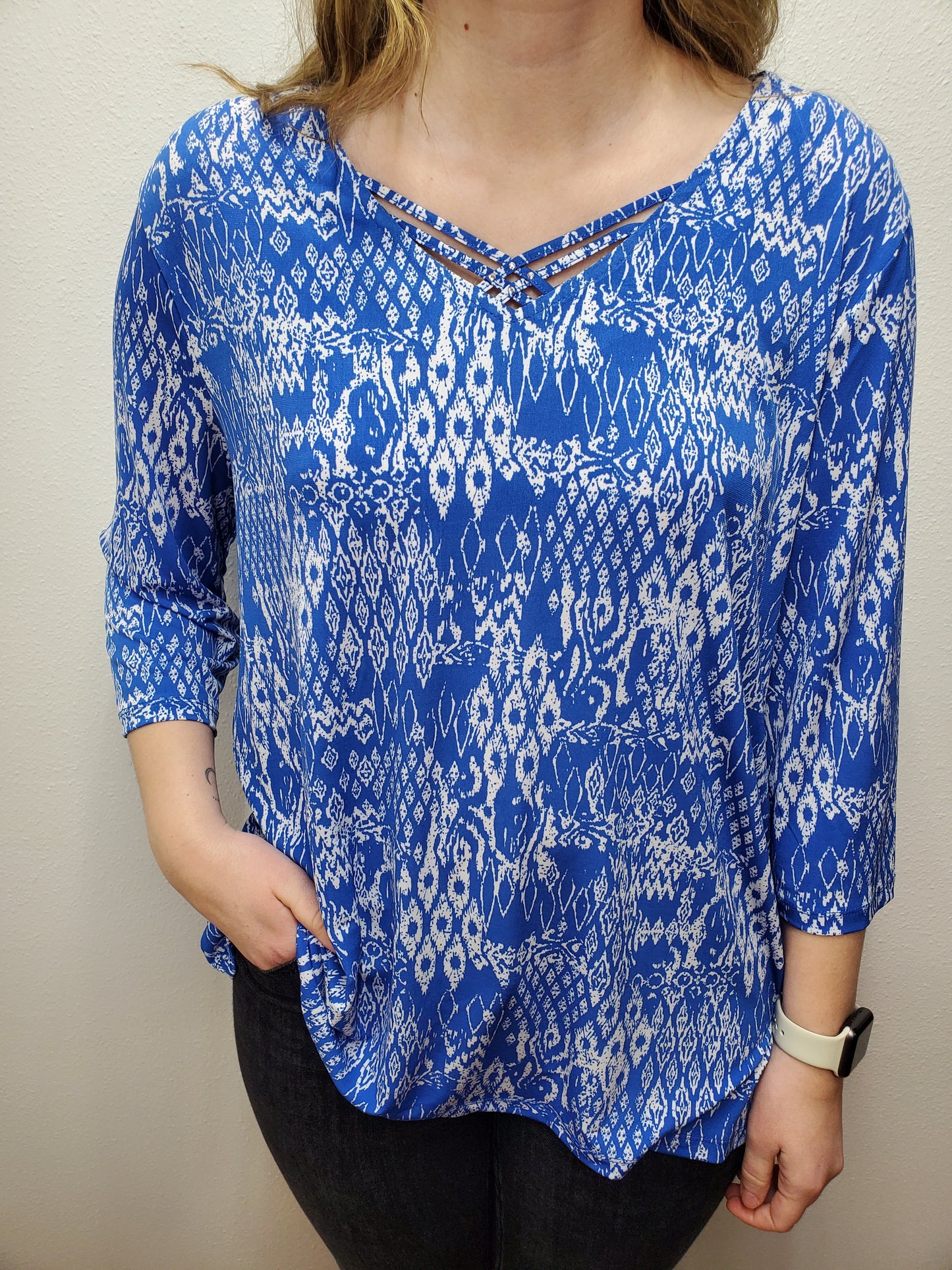 AUDREY ABSTRACT PRINT TOP - BLUE/WHITE