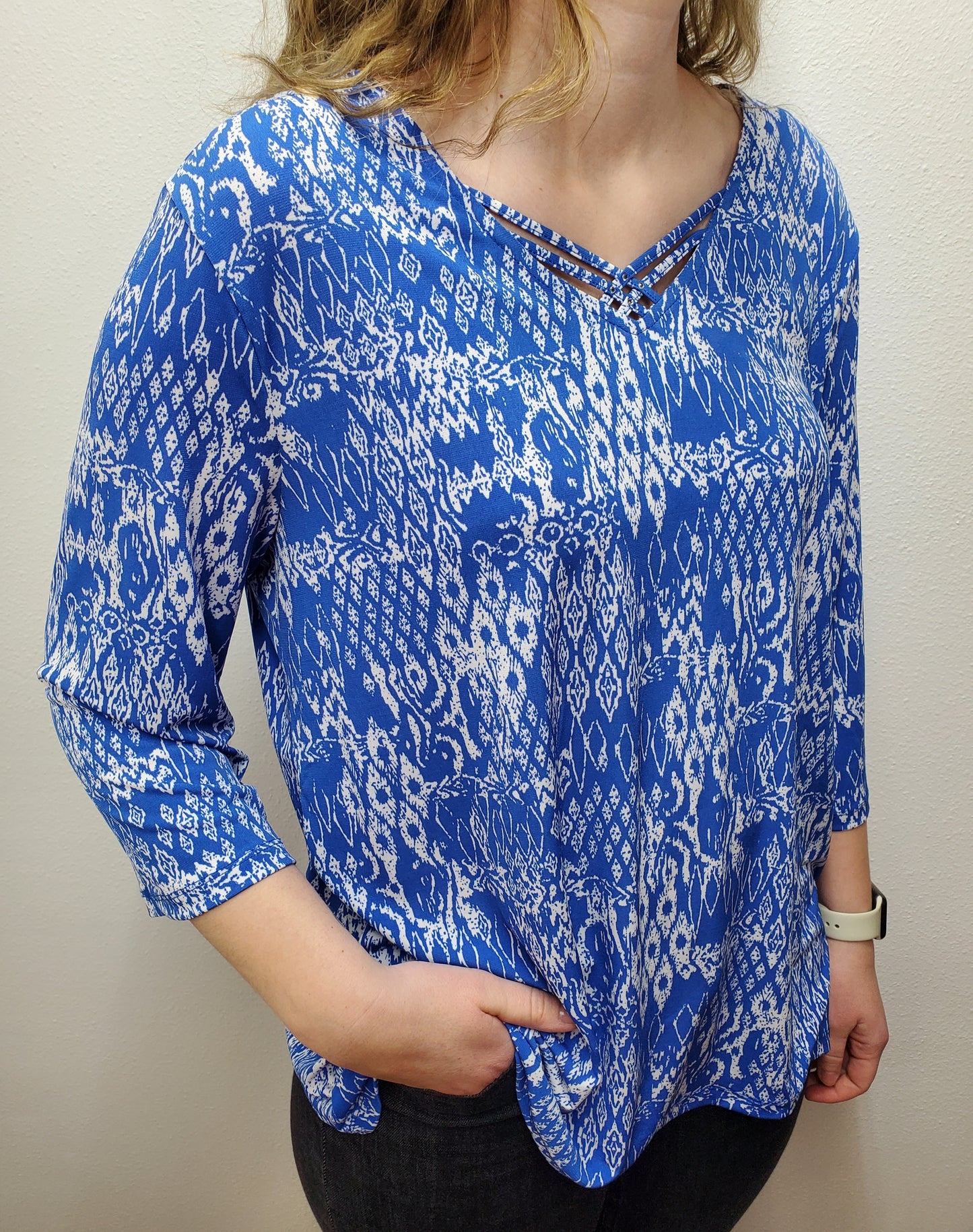 AUDREY ABSTRACT PRINT TOP - BLUE/WHITE