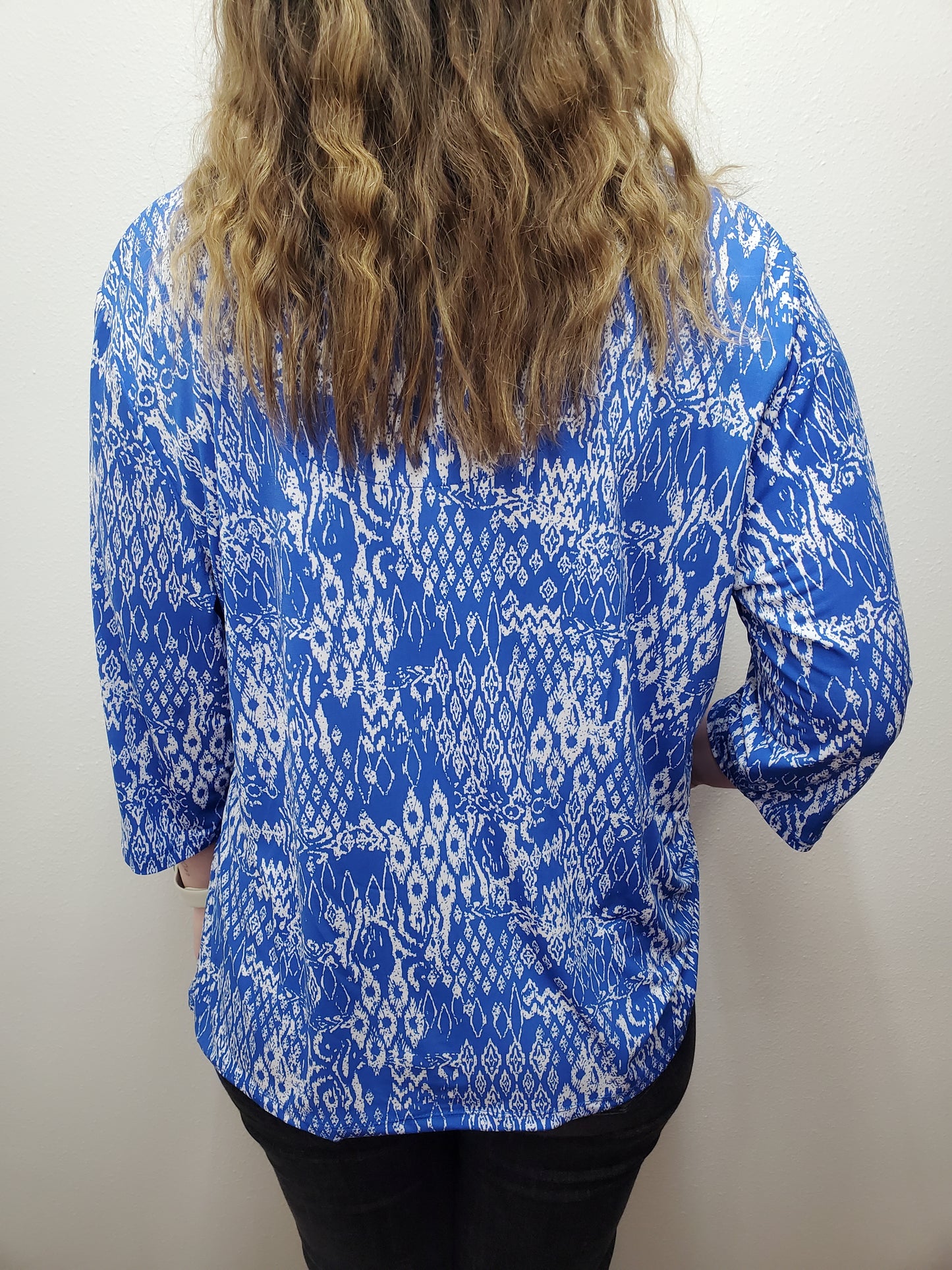 AUDREY ABSTRACT PRINT TOP - BLUE/WHITE