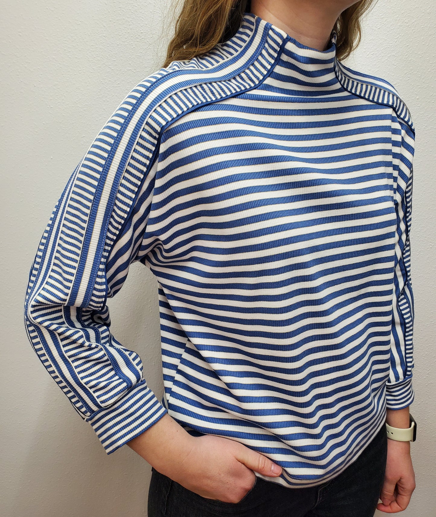 BLOCKED STRIPE KNIT TOP - BLUE/OFF WHITE