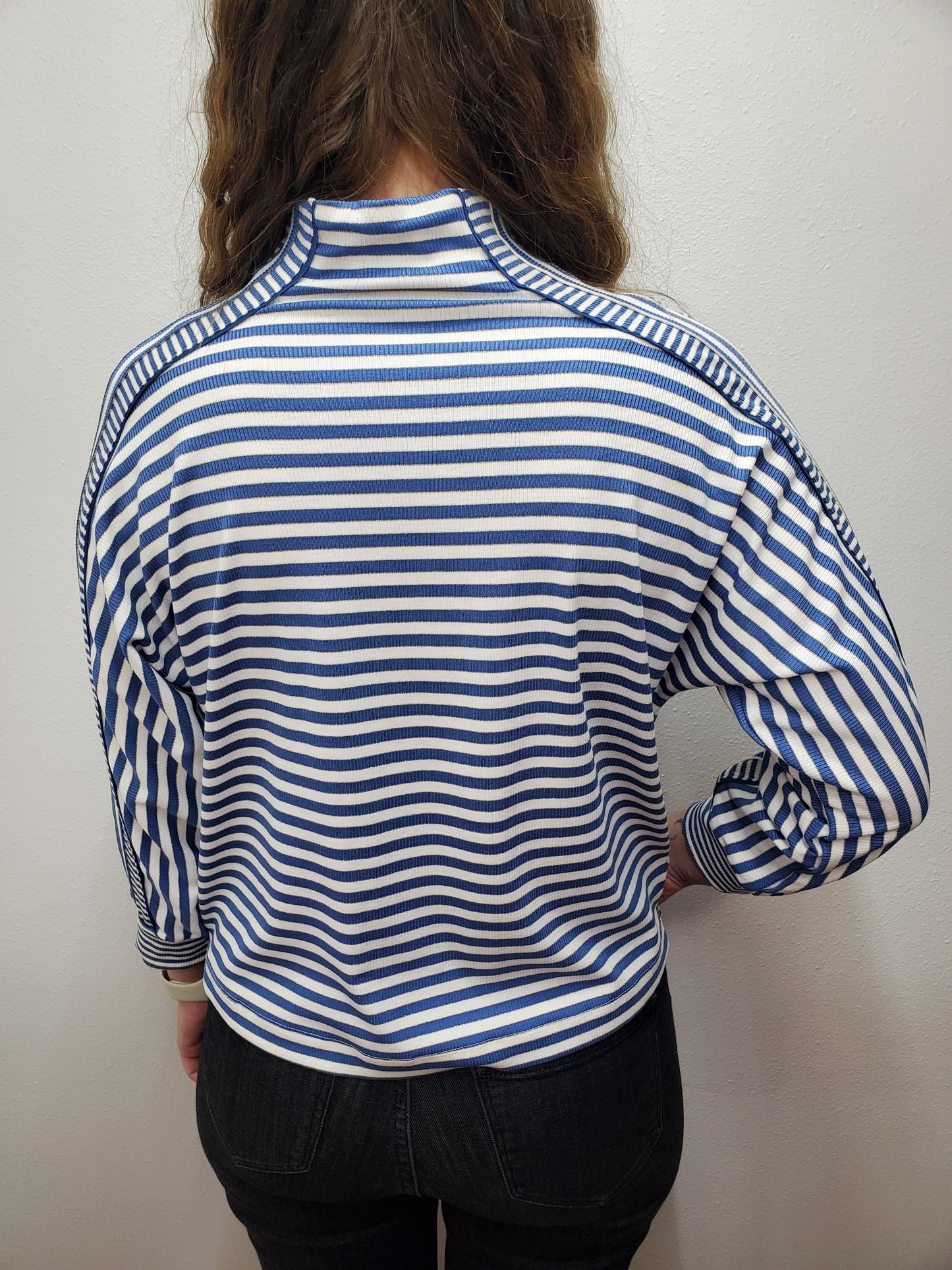 BLOCKED STRIPE KNIT TOP - BLUE/OFF WHITE