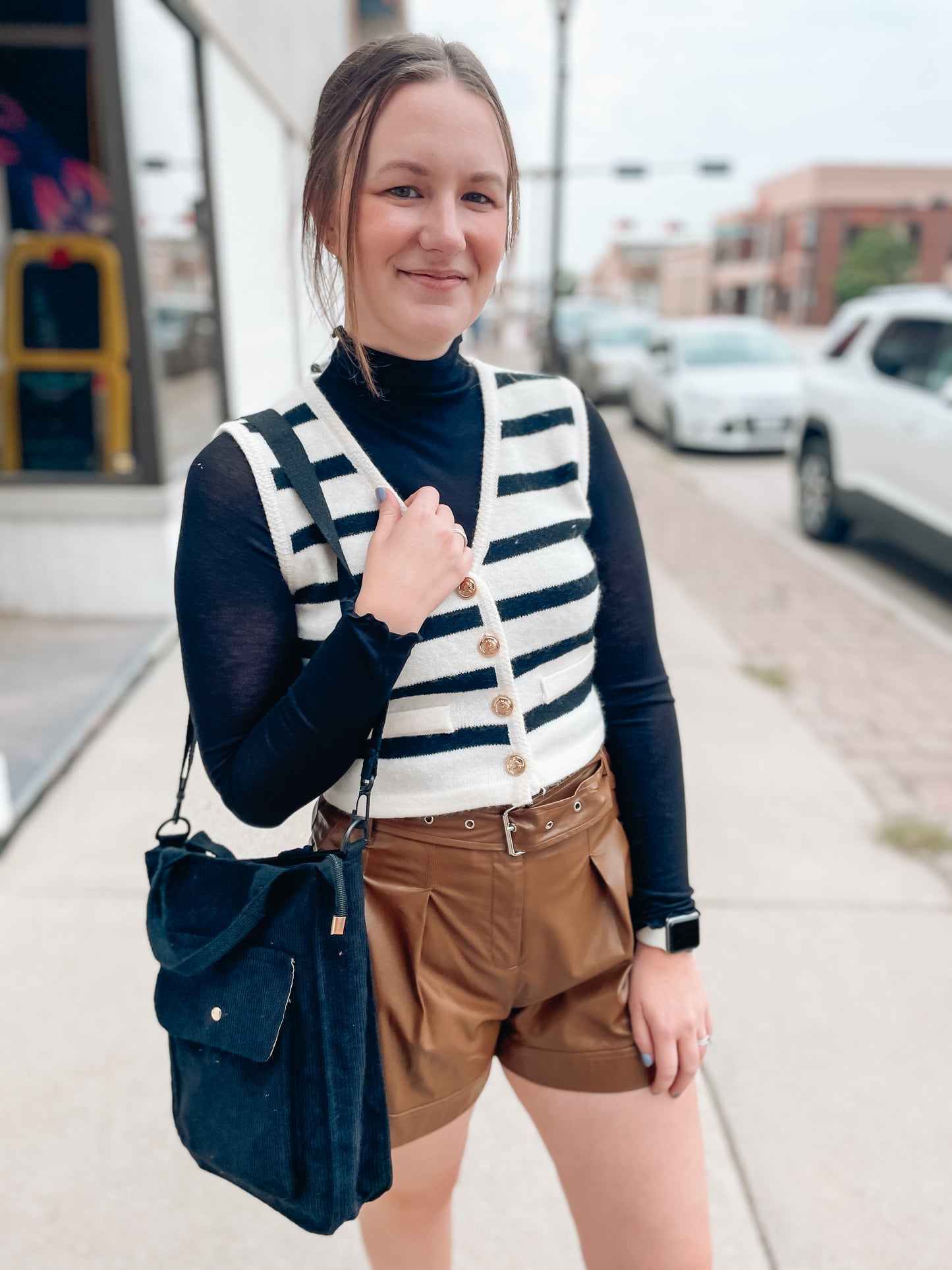 NEW ROMANTICS CROPPED SLEEVELESS SWEATER - BLACK/IVORY